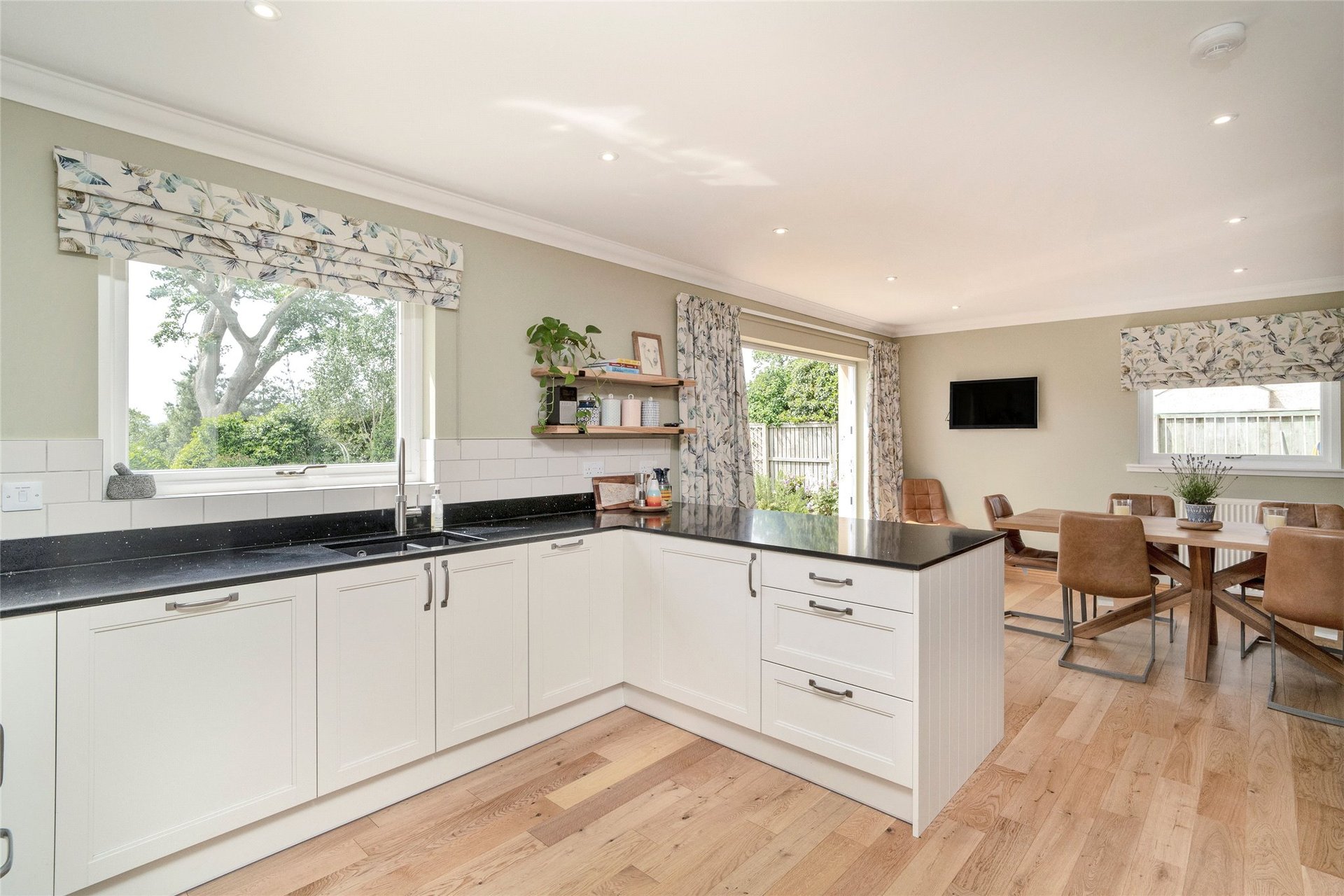 21 Broomlands, Kelso, Scottish Borders, TD5 7PR - Picture #6