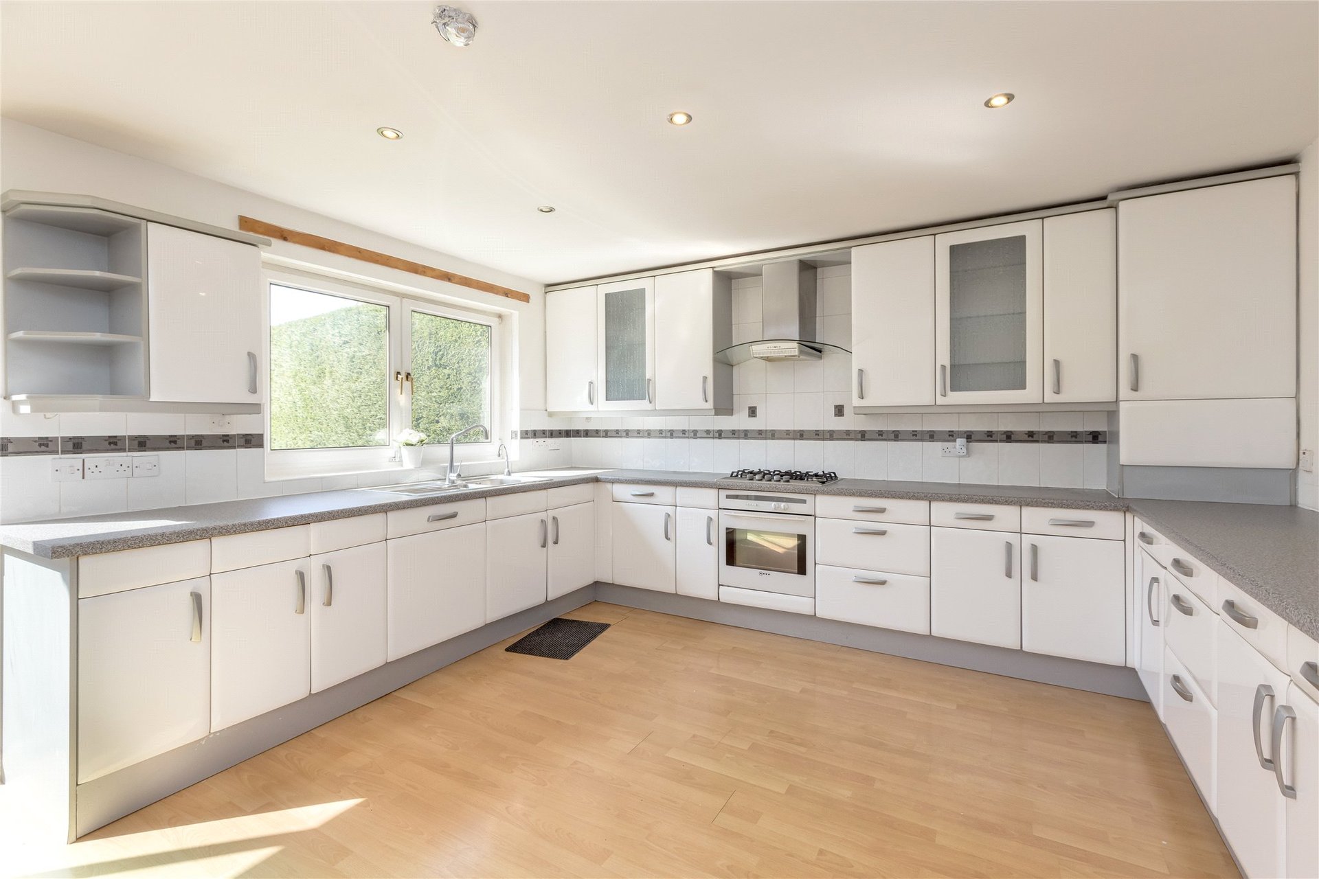 10 Stuart Green, Corstorphine, Edinburgh, EH12 8YF - Picture #2