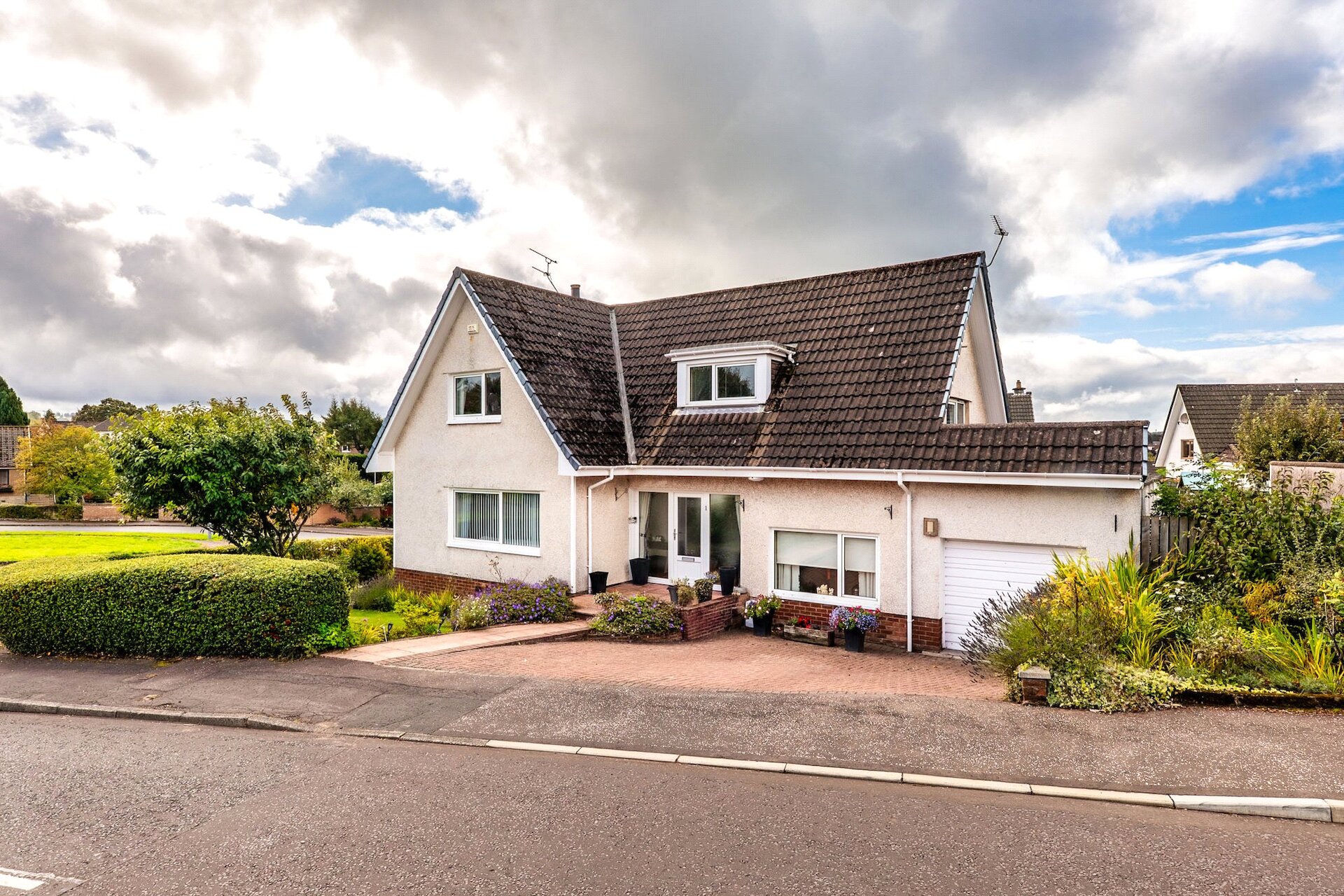 1 Darvel Drive, Newton Mearns, Glasgow, G77 5SQ - Picture #1
