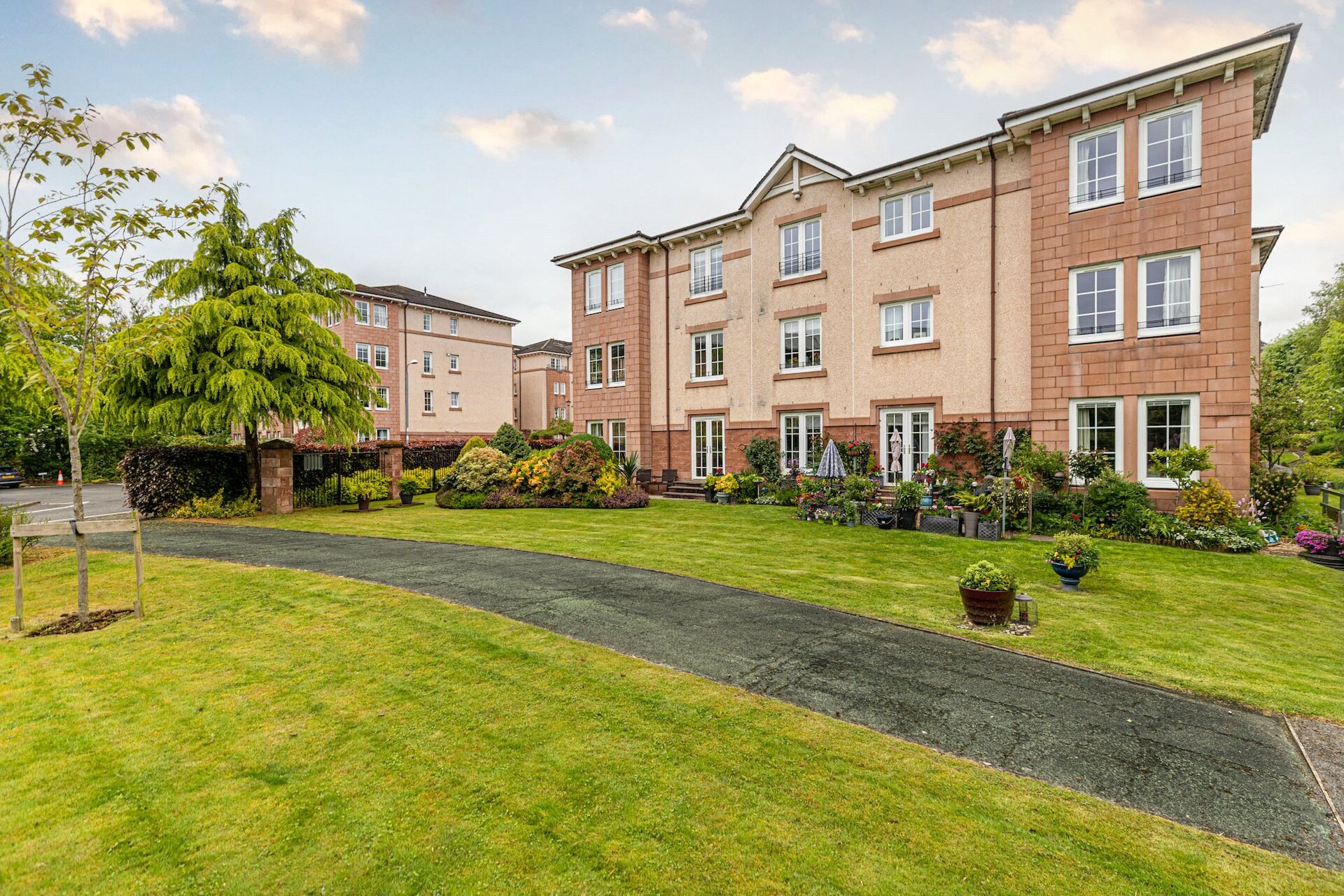77 Ellangowan Court, Milngavie, G62 8PP - Picture #1