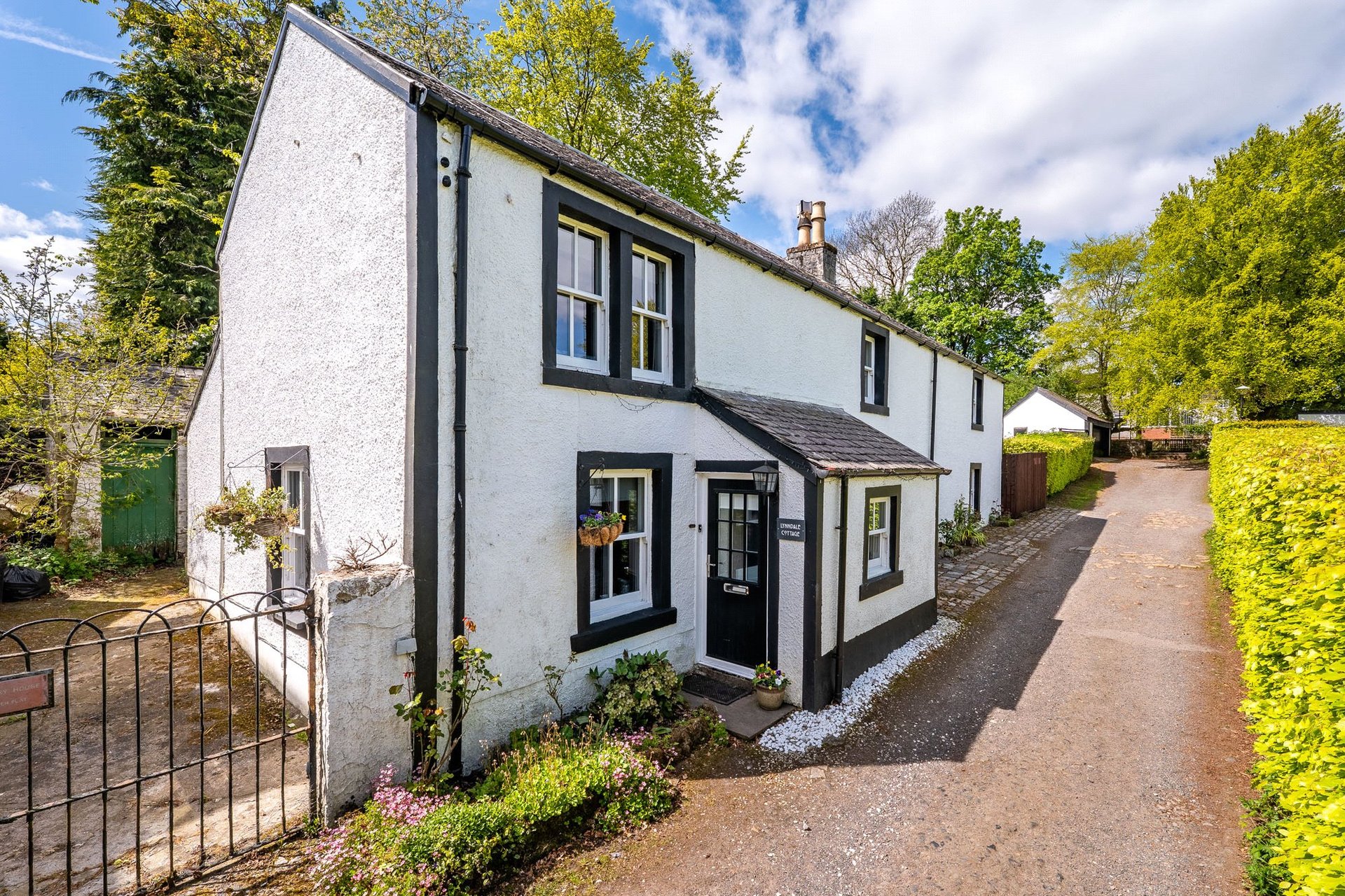 Lynndale Cottage, Quarry Lane, Eaglesham, Glasgow, East Renfrewshire, G76 0BD - Picture #1