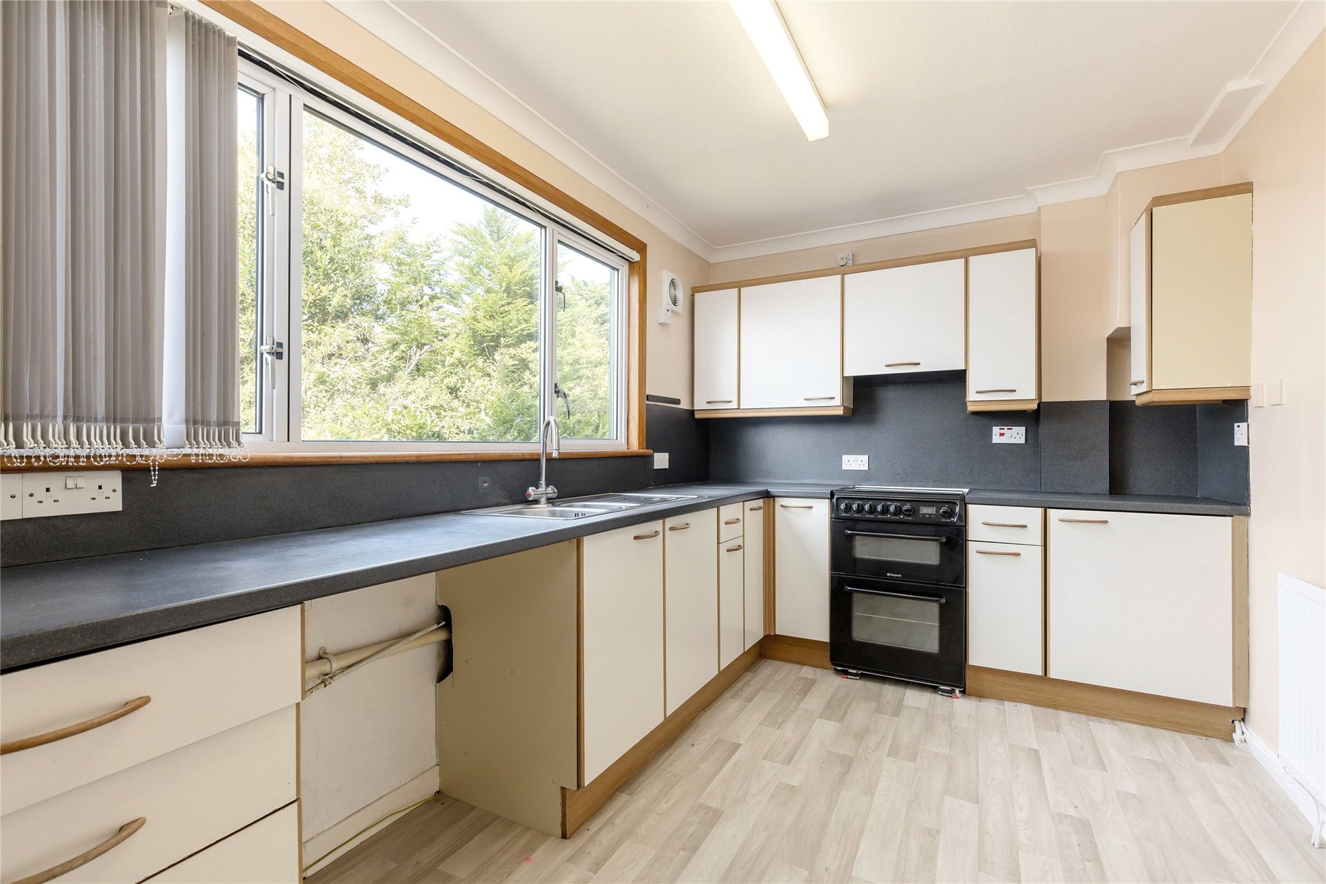 127 Clermiston Road, Edinburgh, Midlothian, EH12 6UR - Picture #4