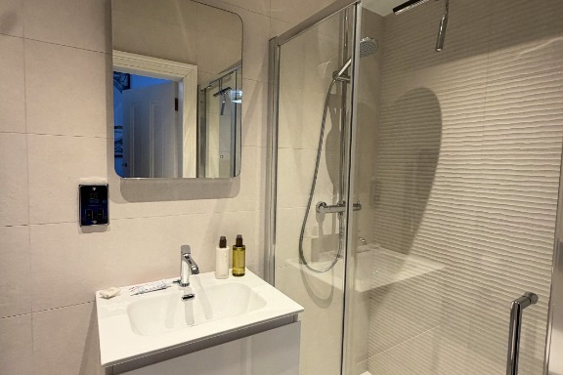 32 Henderson Row, New Town, Edinburgh, EH3 5DN - Picture #12