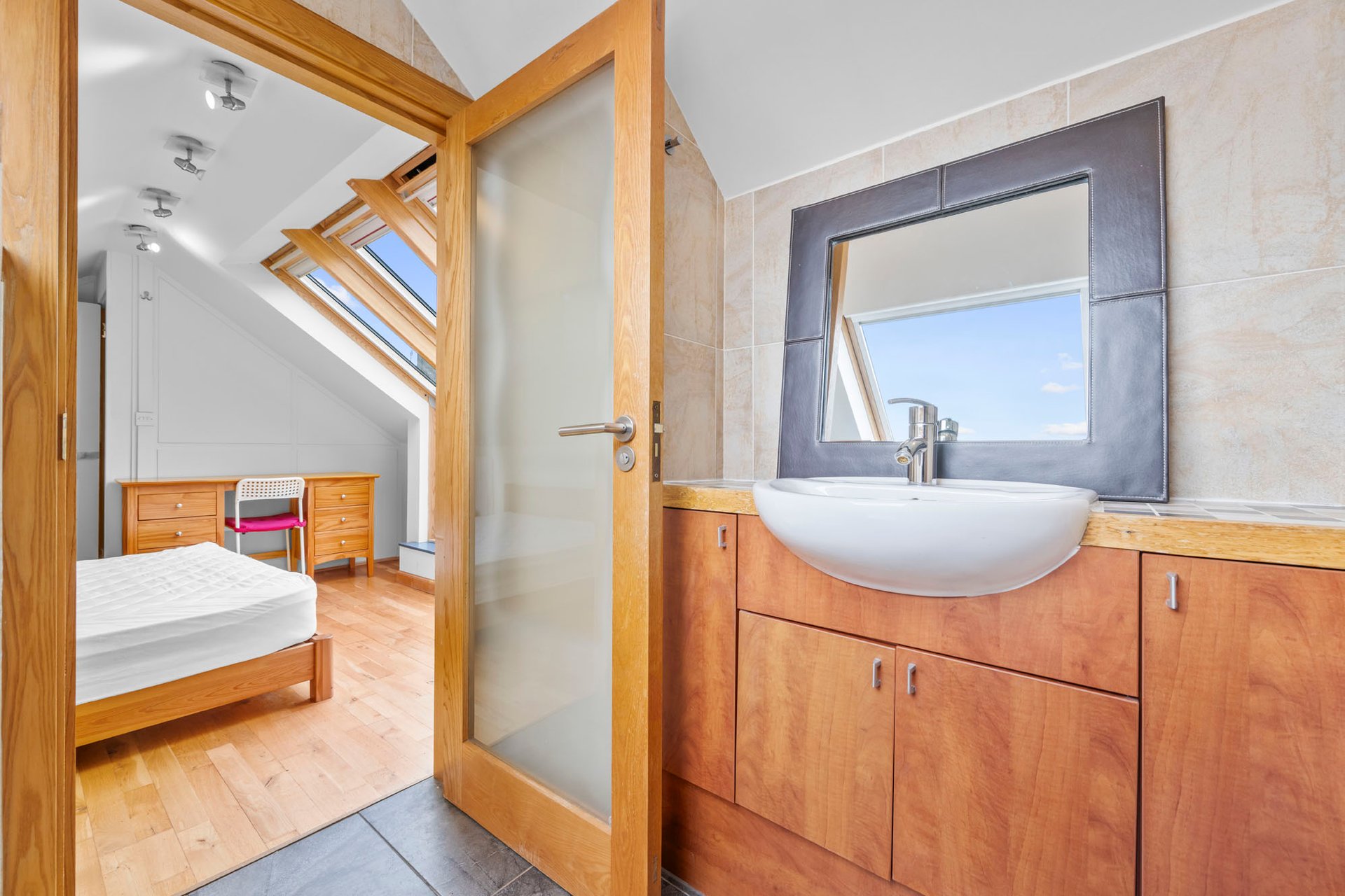 Flat 9, Buchanan Court, 130 Calton Road, Edinburgh, Midlothian, EH8 8JQ - Picture #11