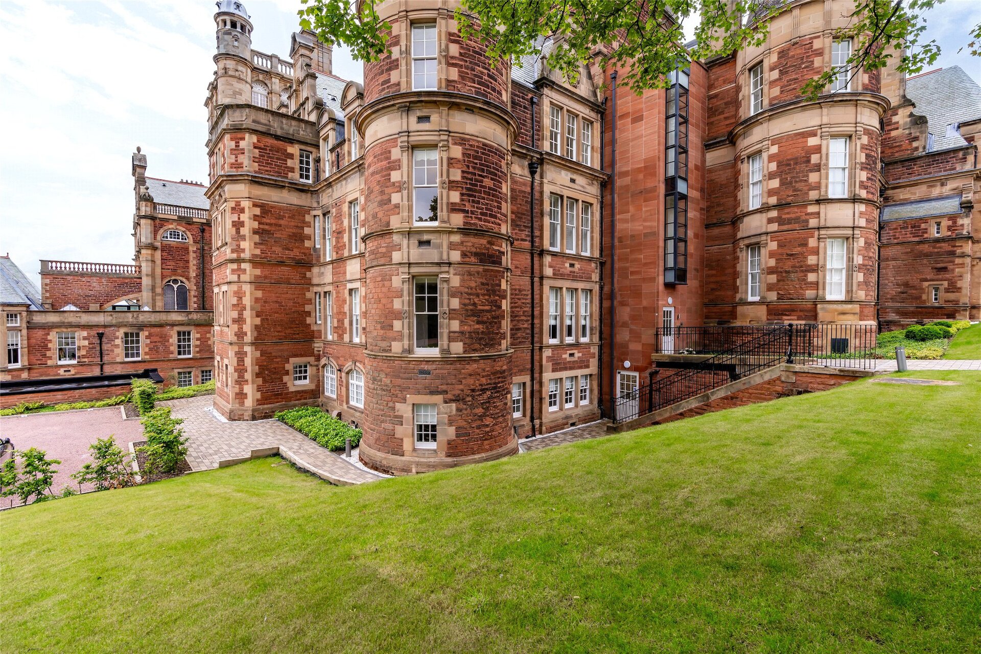 Flat 4, 44 Sassoon Grove, Craiglockhart, Edinburgh, EH10 5FA - Picture #1