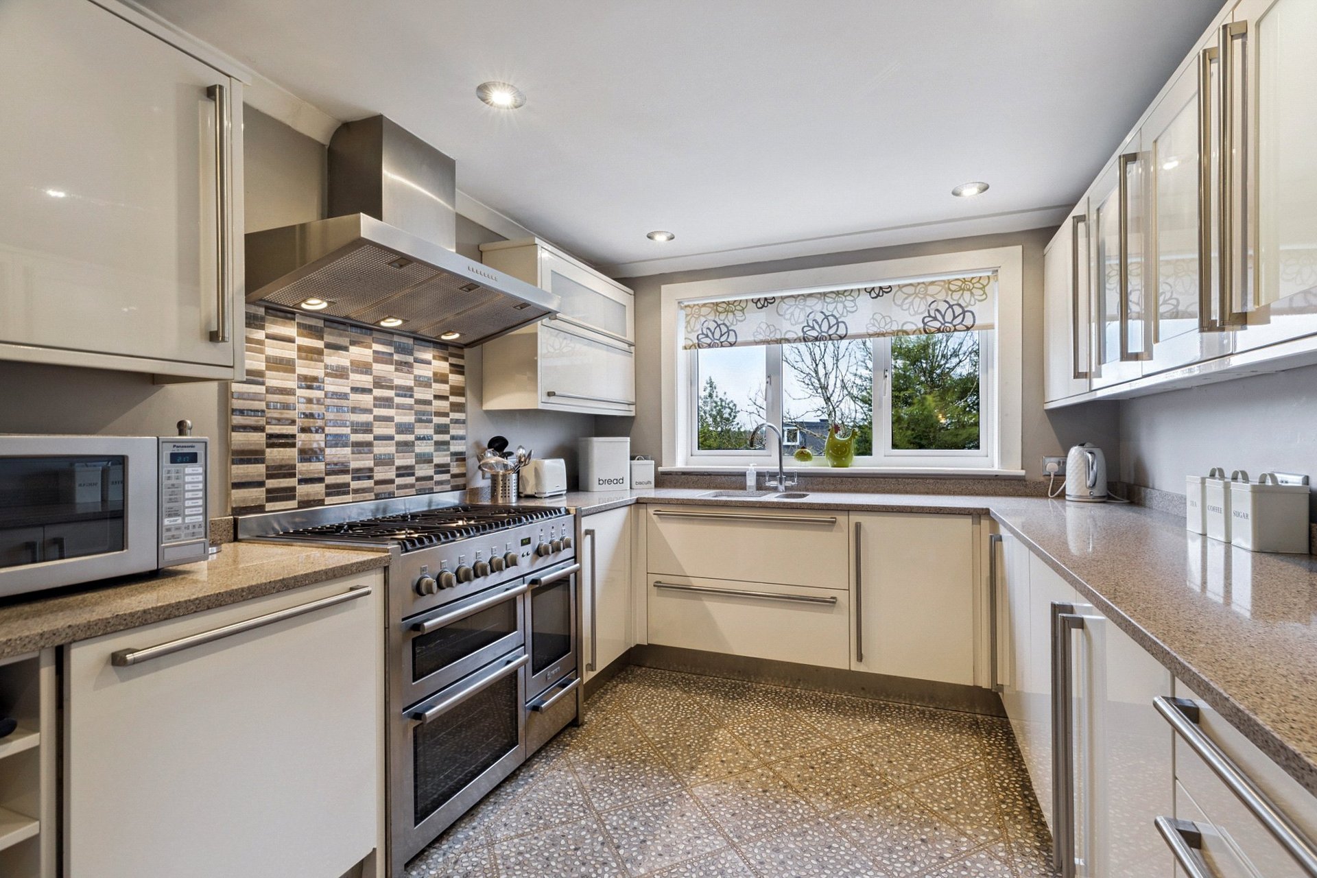 125 Ayr Road, Newton Mearns, Glasgow, East Renfrewshire, G77 6RF - Picture #13