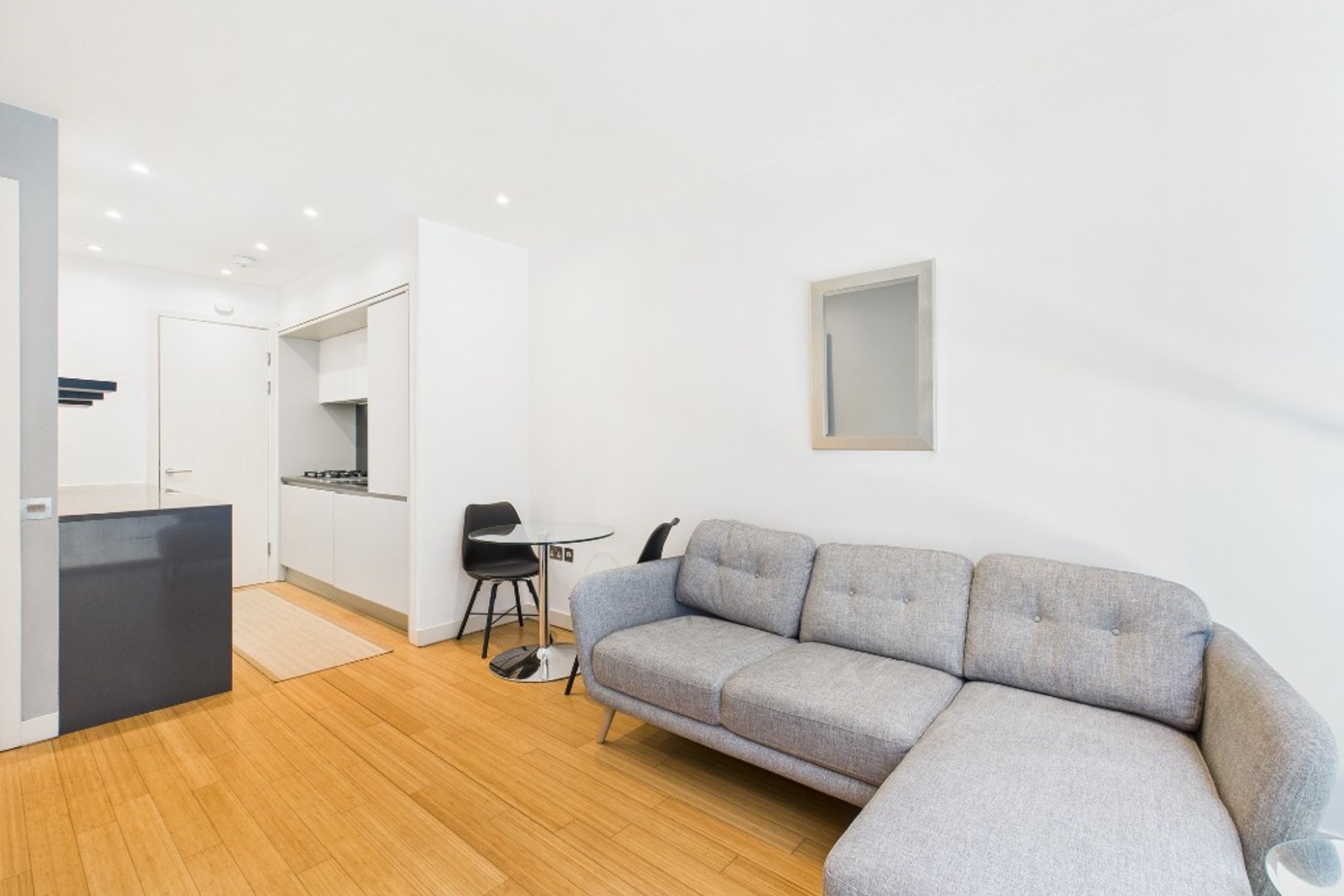 28 Simpson Loan, Meadows, Edinburgh, EH3 9GG - Picture #1