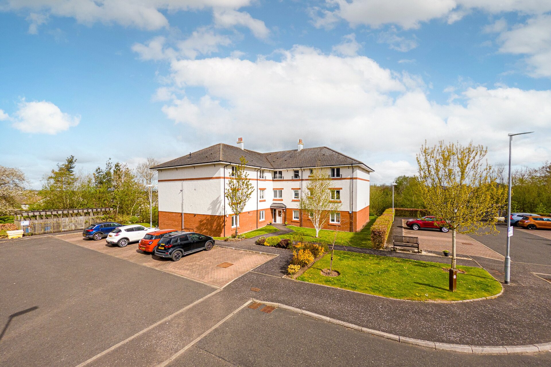 2/1, 4 Aldton Court, Newton Mearns, Glasgow, East Renfrewshire, G77 5UU - Picture #1