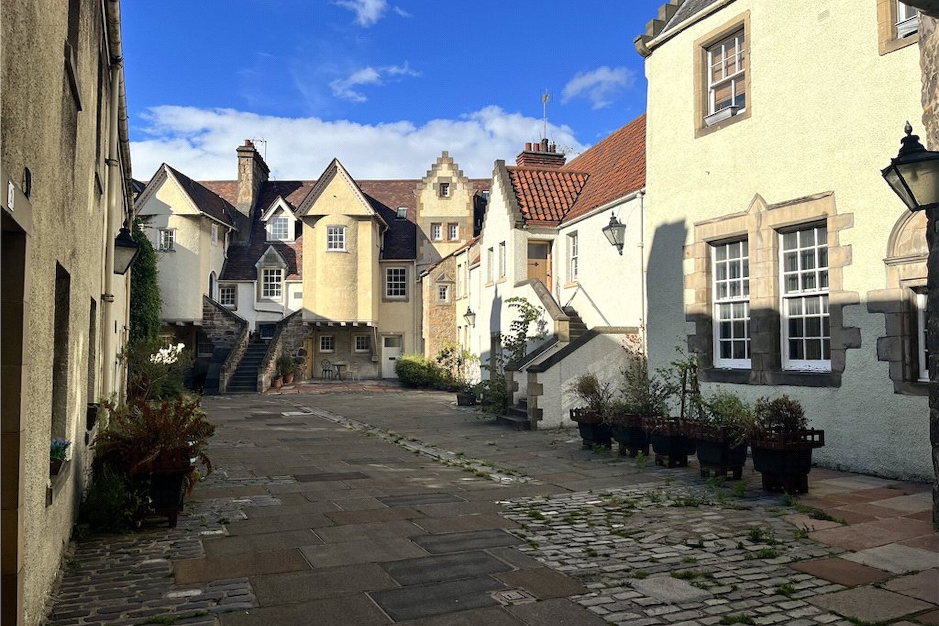 1/3 White Horse Close, 27 Canongate, Edinburgh, EH8 8BU - Picture #1