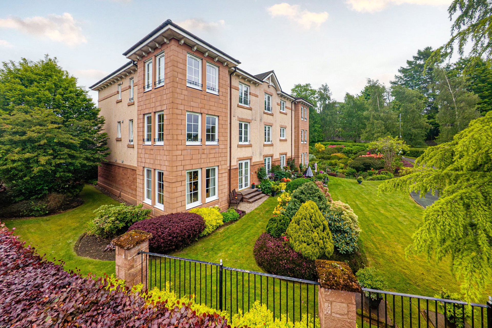 77 Ellangowan Court, Milngavie, G62 8PP - Picture #3