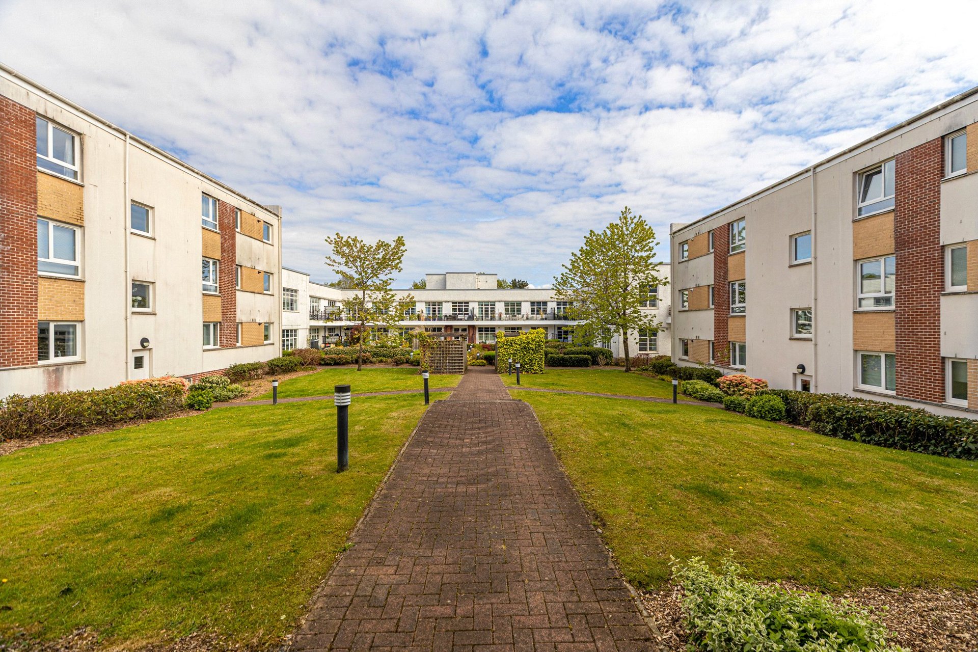 52 Canniesburn Quadrant, Bearsden, G61 1RW - Picture #2