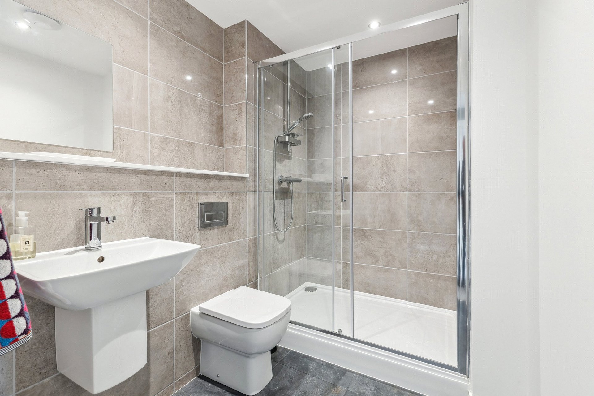 1 Greenknowe Court, Glasgow, G43 1FW - Picture #17