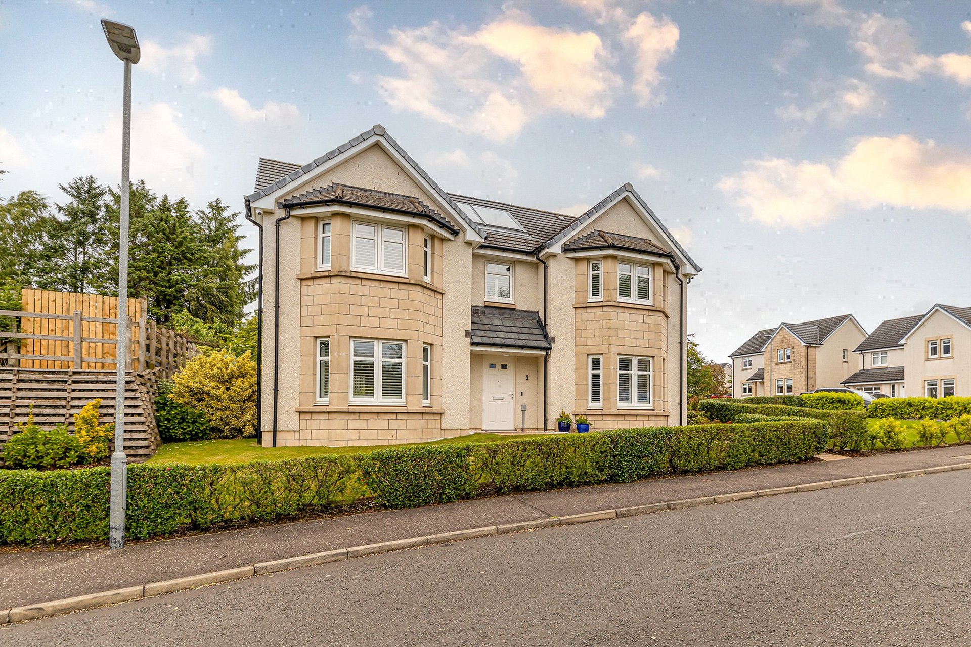 1 Hillfield Drive, Newton Mearns, Glasgow, G77 6GD - Picture #2
