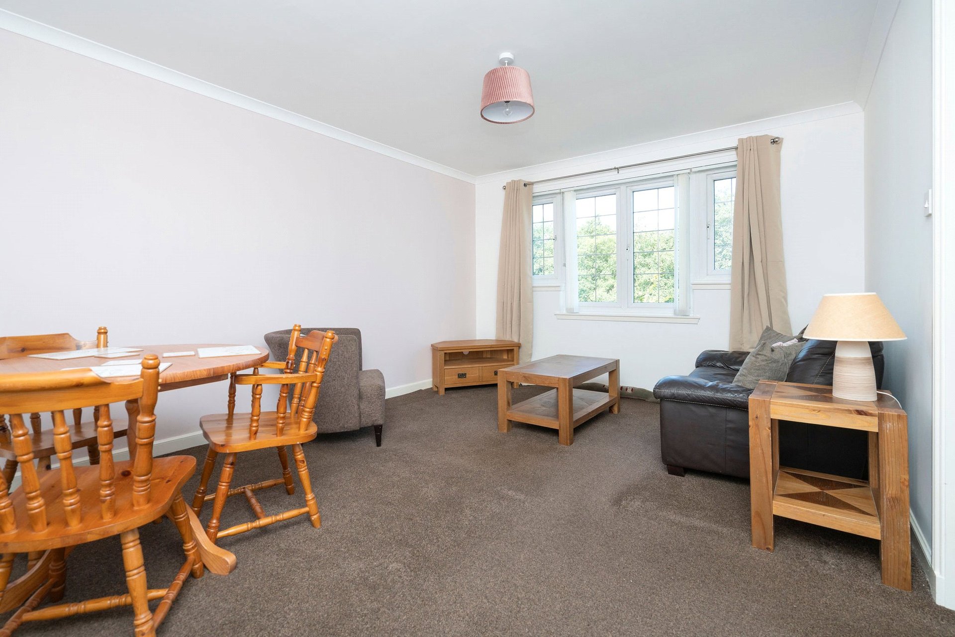 27 Burnvale, Livingston, West Lothian, EH54 6DD - Picture #2