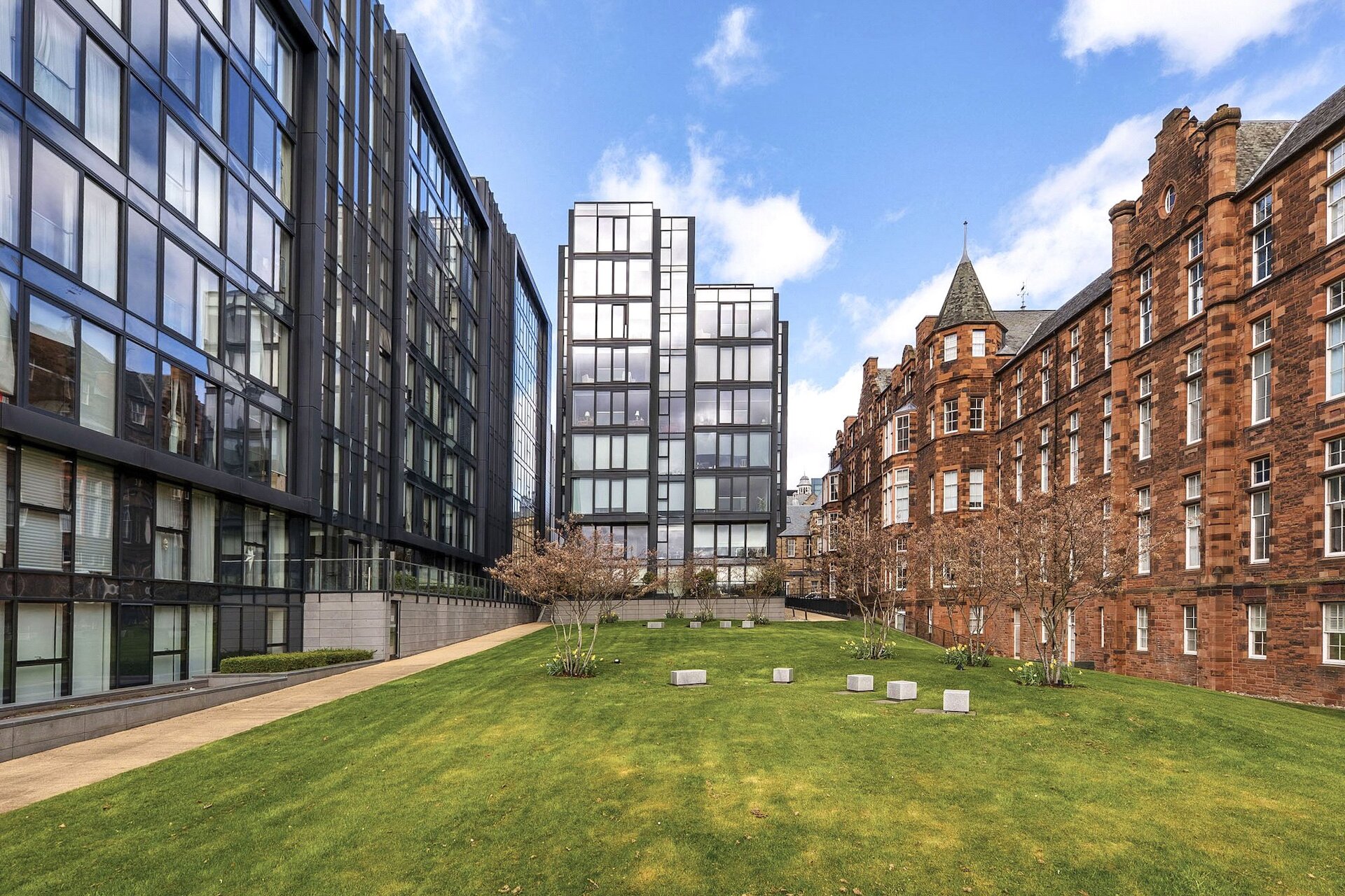 Flat 5, 12 Simpson Loan, Edinburgh, EH3 9GP - Picture #1