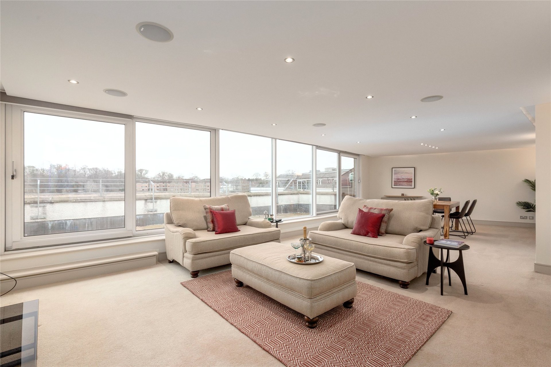 7/10 Brighouse Park Crescent, Edinburgh, Midlothian, EH4 6QS - Picture #2