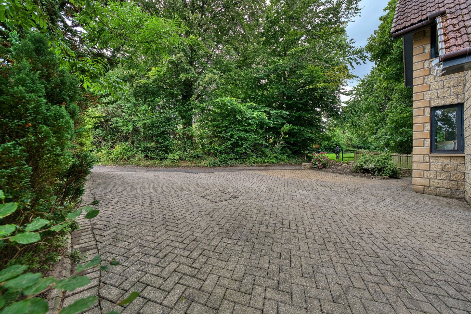 20 Ballaig Avenue, Bearsden, G61 4HA - Picture #49