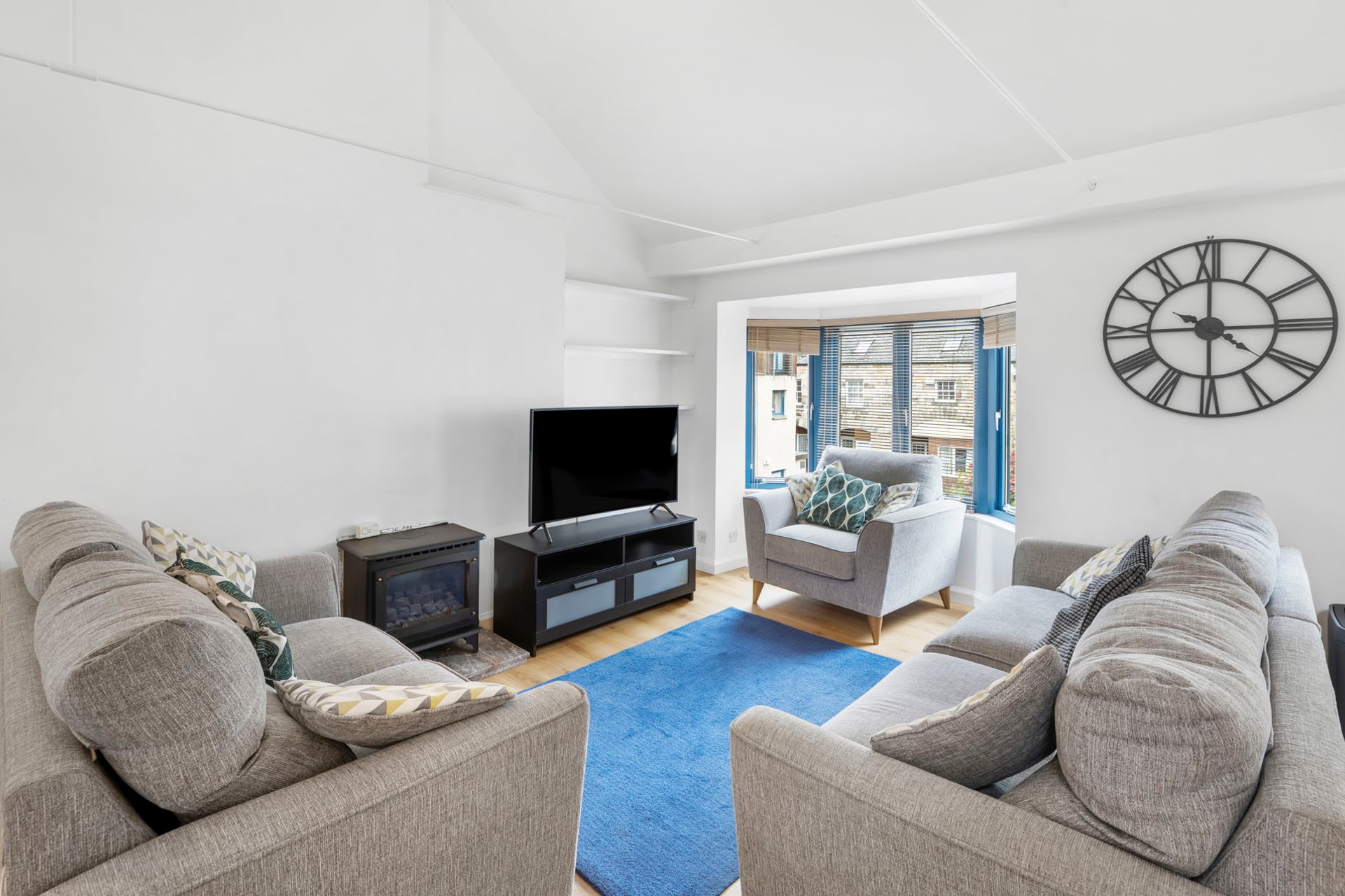 Flat 9, Buchanan Court, 130 Calton Road, Edinburgh, Midlothian, EH8 8JQ - Picture #2