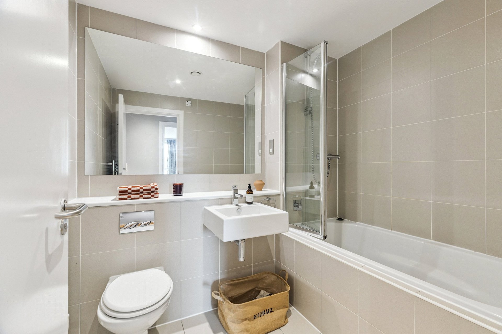 Flat 6/5 McIntyre & Hogg, 120 Ingram Street, Merchant City, Glasgow, G1 1EJ - Picture #21