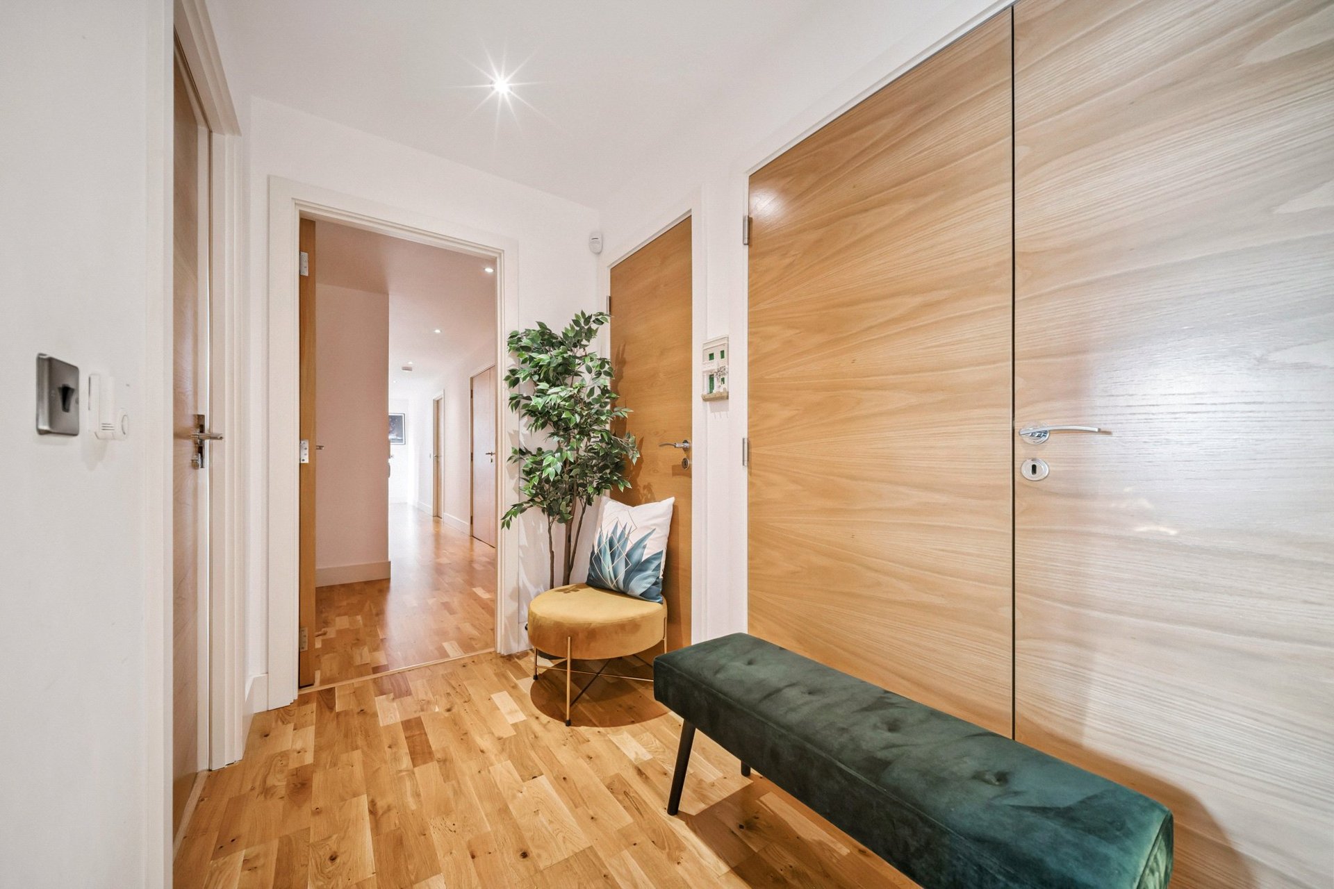 Flat 13, 29 Brighouse Park Cross, Edinburgh, EH4 6GW - Picture #2