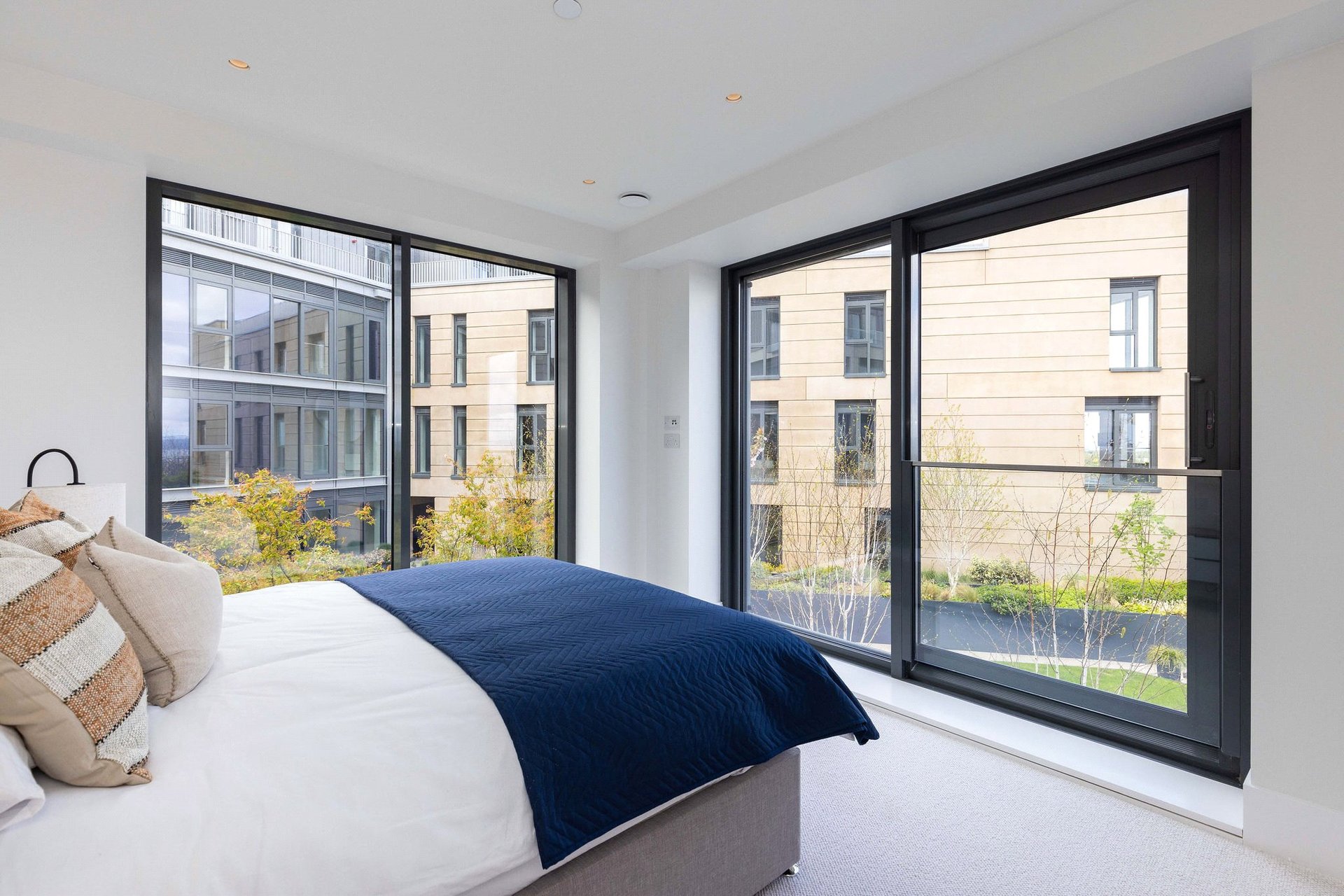 Flat 5 (Pavilion A), 1 St James Place, Edinburgh, Midlothian, EH1 3BP - Picture #5