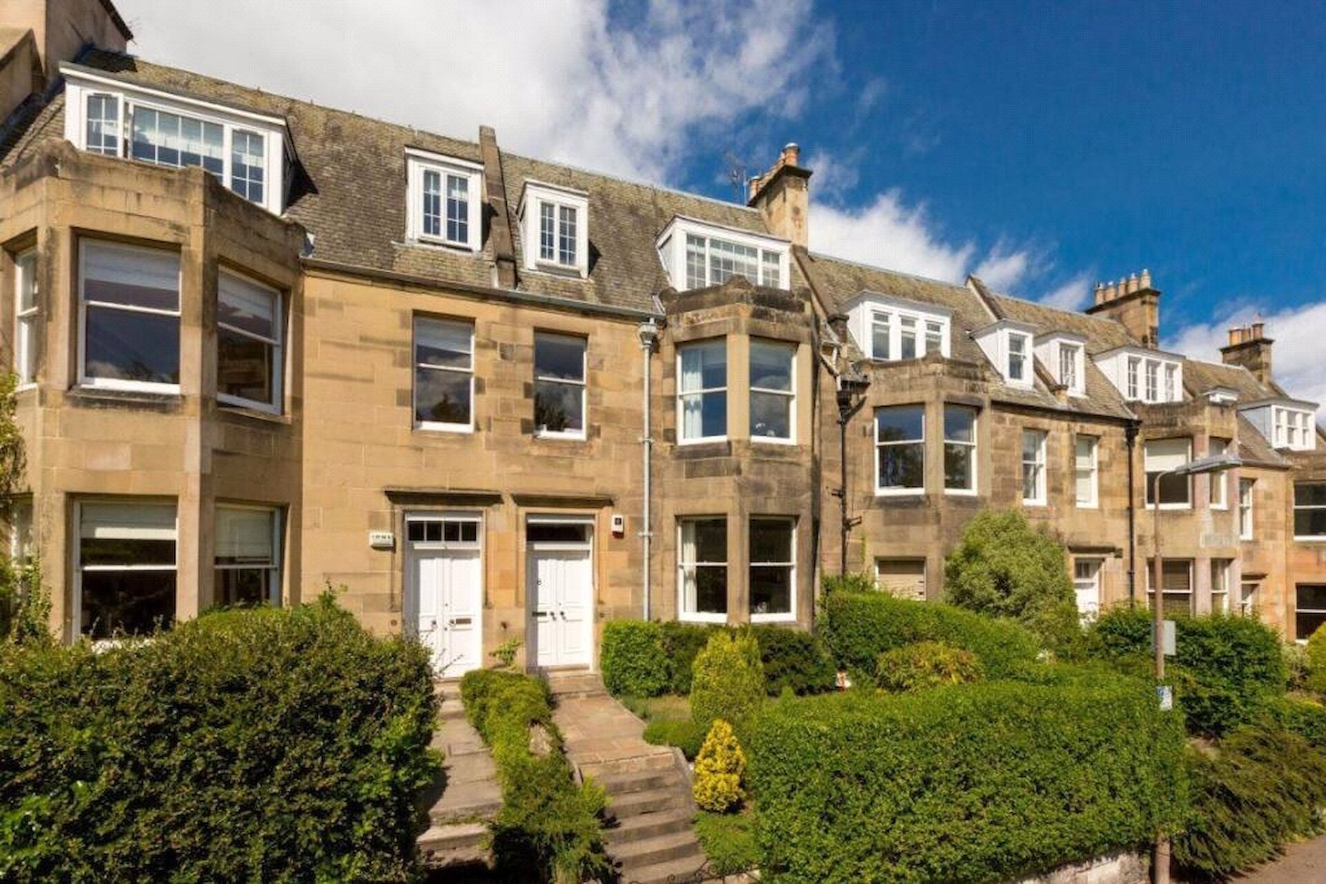 8 Murrayfield Gardens, Edinburgh, Midlothian, EH12 6DF - Picture #1