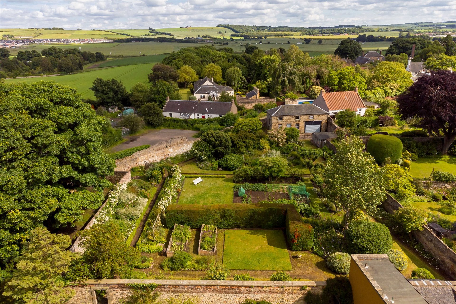 The Coach House & Garden, 19 Inveresk Village, Musselburgh, East Lothian, EH21 7TD - Picture #2