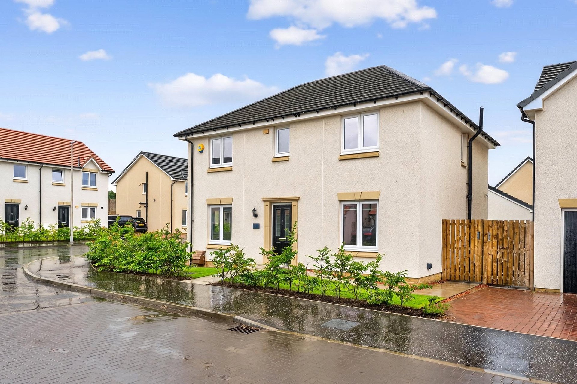 15 Laing Loan, Wallyford, Musselburgh, East Lothian, EH21 8GU - Picture #1