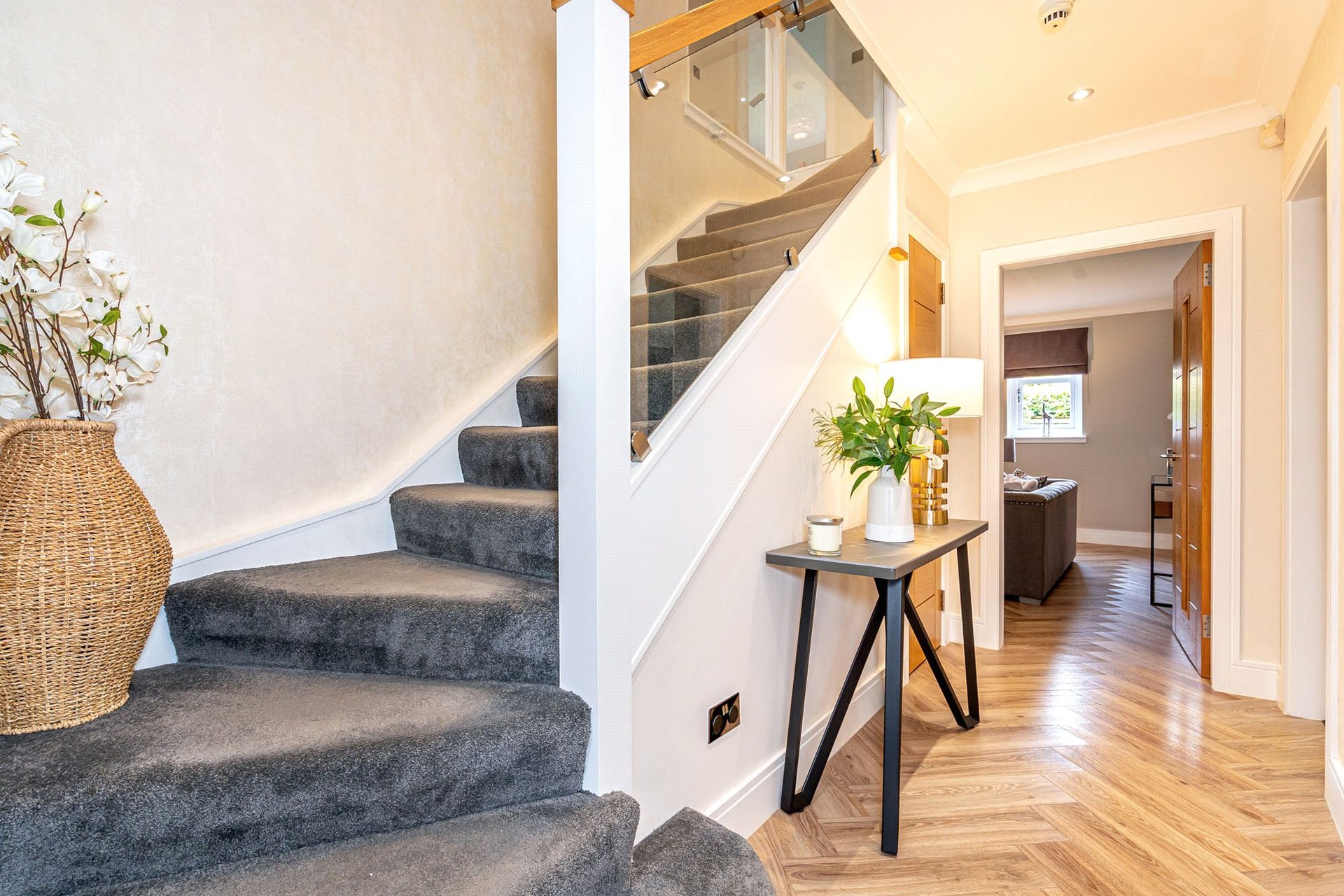 7 Rozelle Place, Newton Mearns, Glasgow, G77 6YT - Picture #2