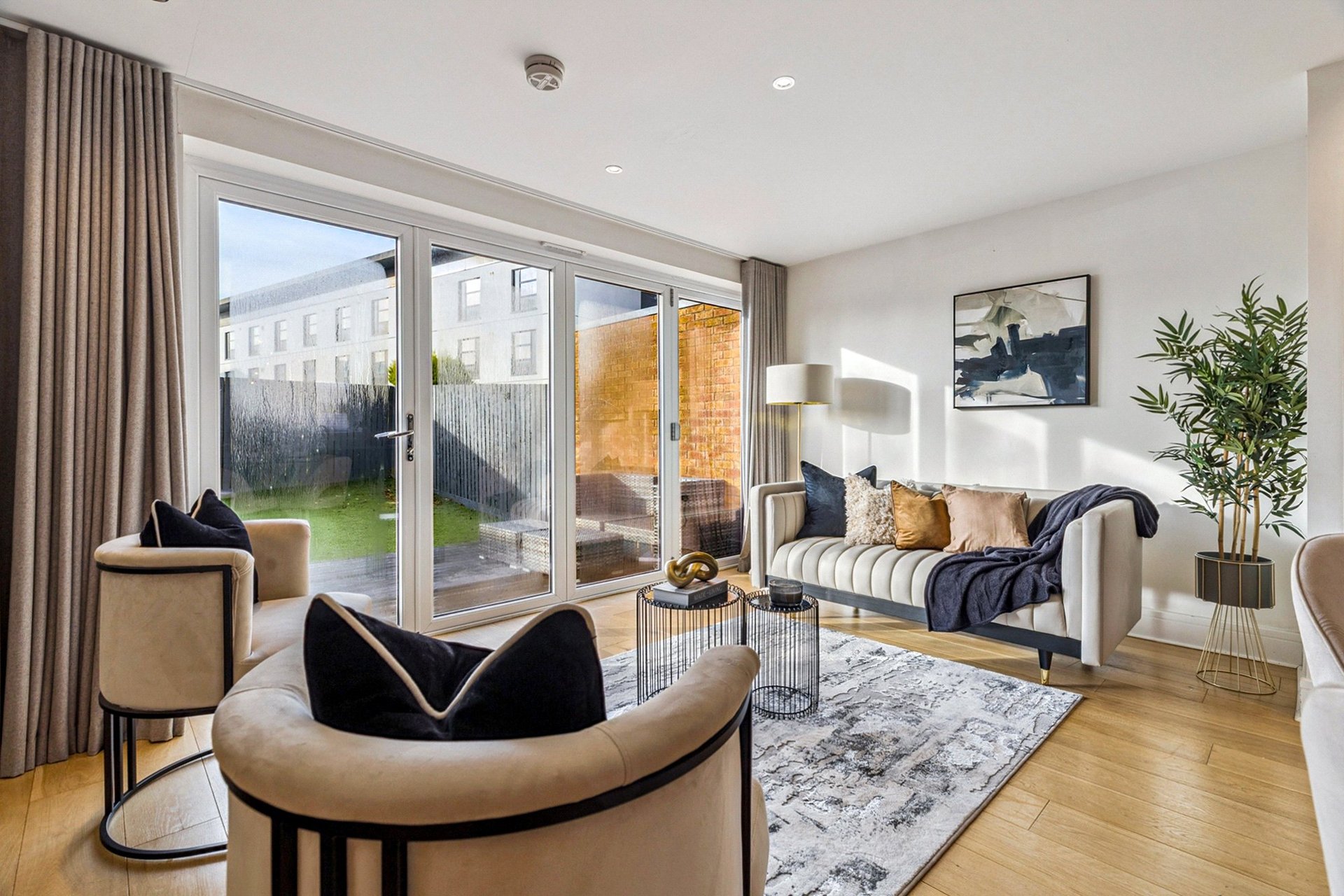 19 Falcon Drive, Newton Mearns, Glasgow, G77 6WL - Picture #4