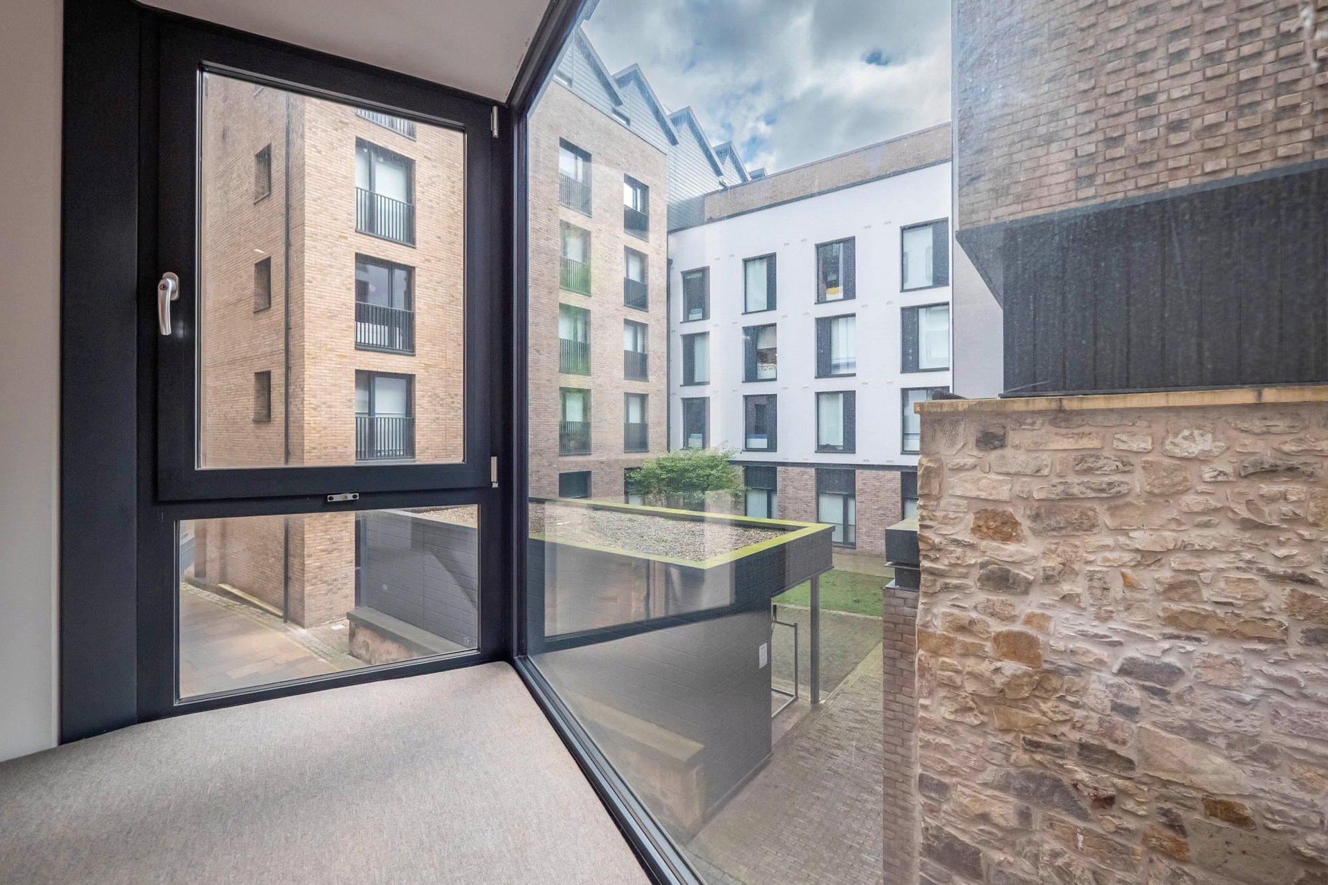 Flat 2, 29 King's Stables Road, Edinburgh, Midlothian, EH1 2AP - Picture #8