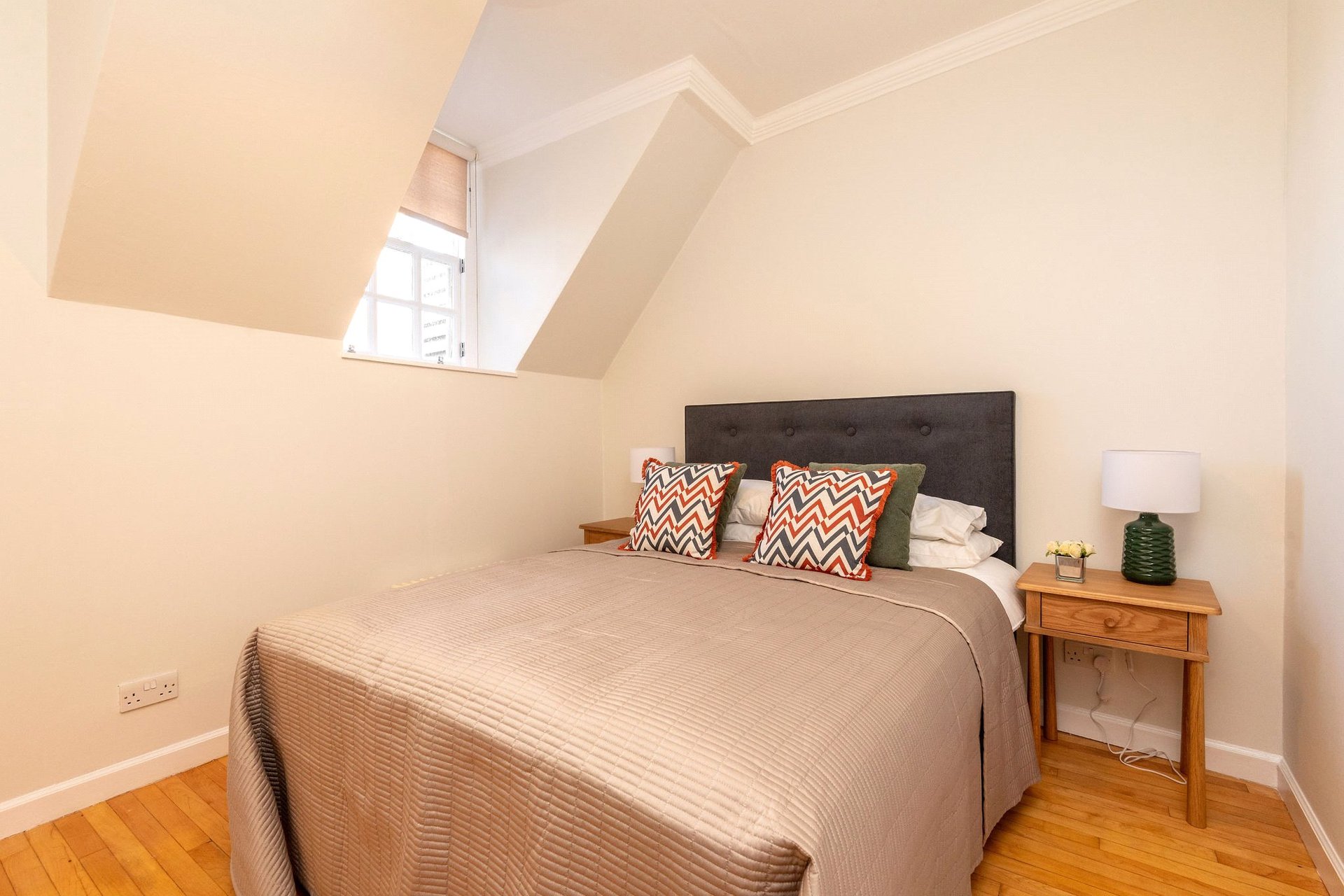 Flat 10, 4 Advocates Close, Edinburgh, Midlothian, EH1 1PS - Picture #8