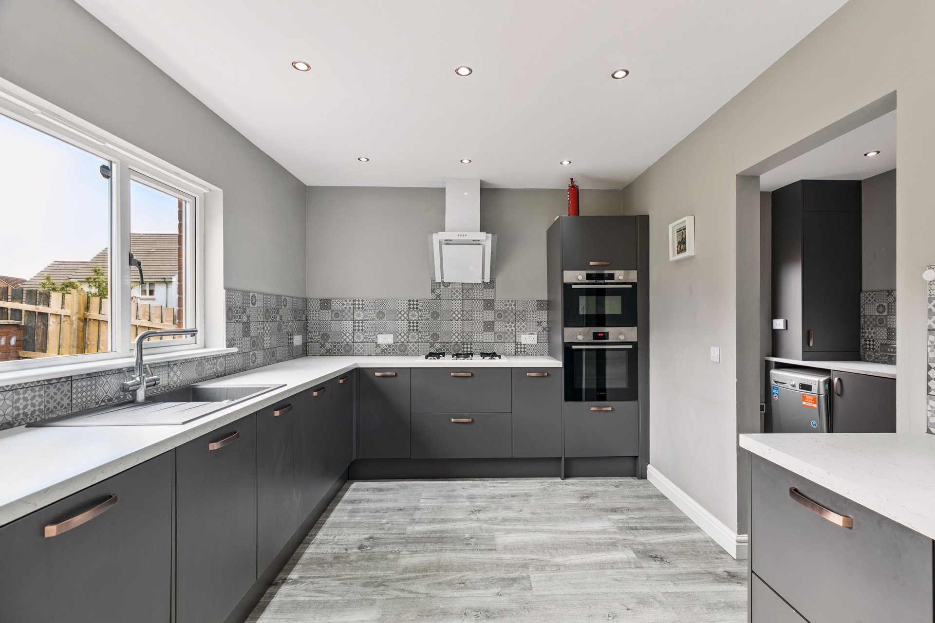 28 Deaconsbrook Road, Thornliebank, G46 7UX - Picture #9