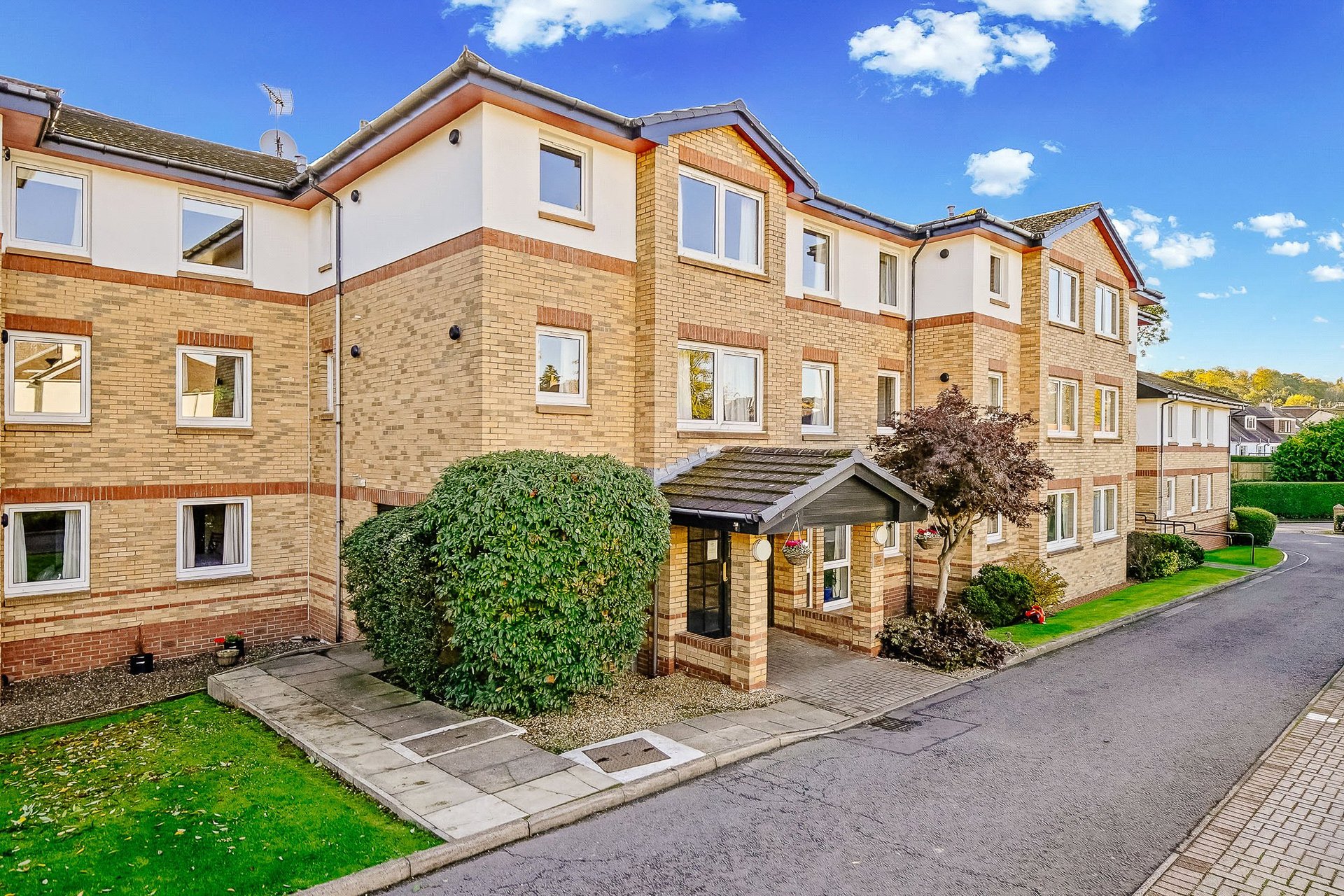 Queens Court, 16/2 Queen's Road, Blackhall, Edinburgh, EH4 2BY - Picture #2