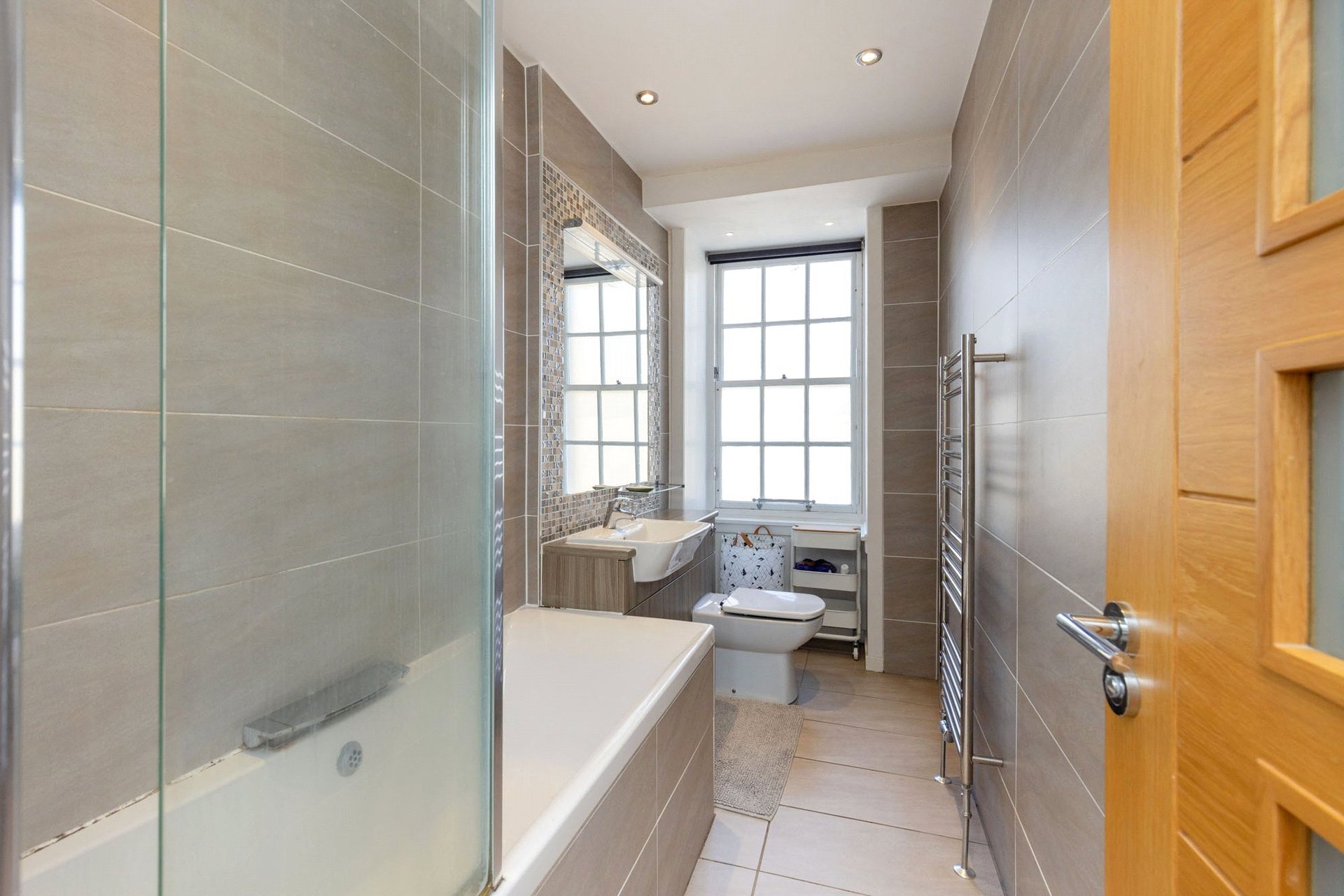 252/4 Canongate, Edinburgh, EH8 8AA - Picture #14