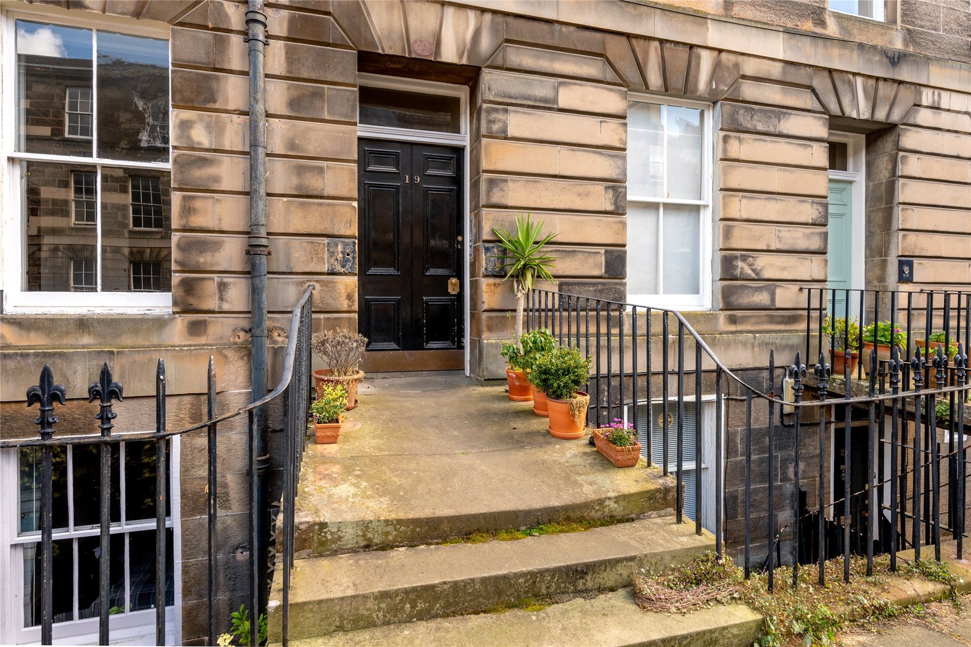 19/7 Cumberland Street, Edinburgh, EH3 6RT - Picture #2