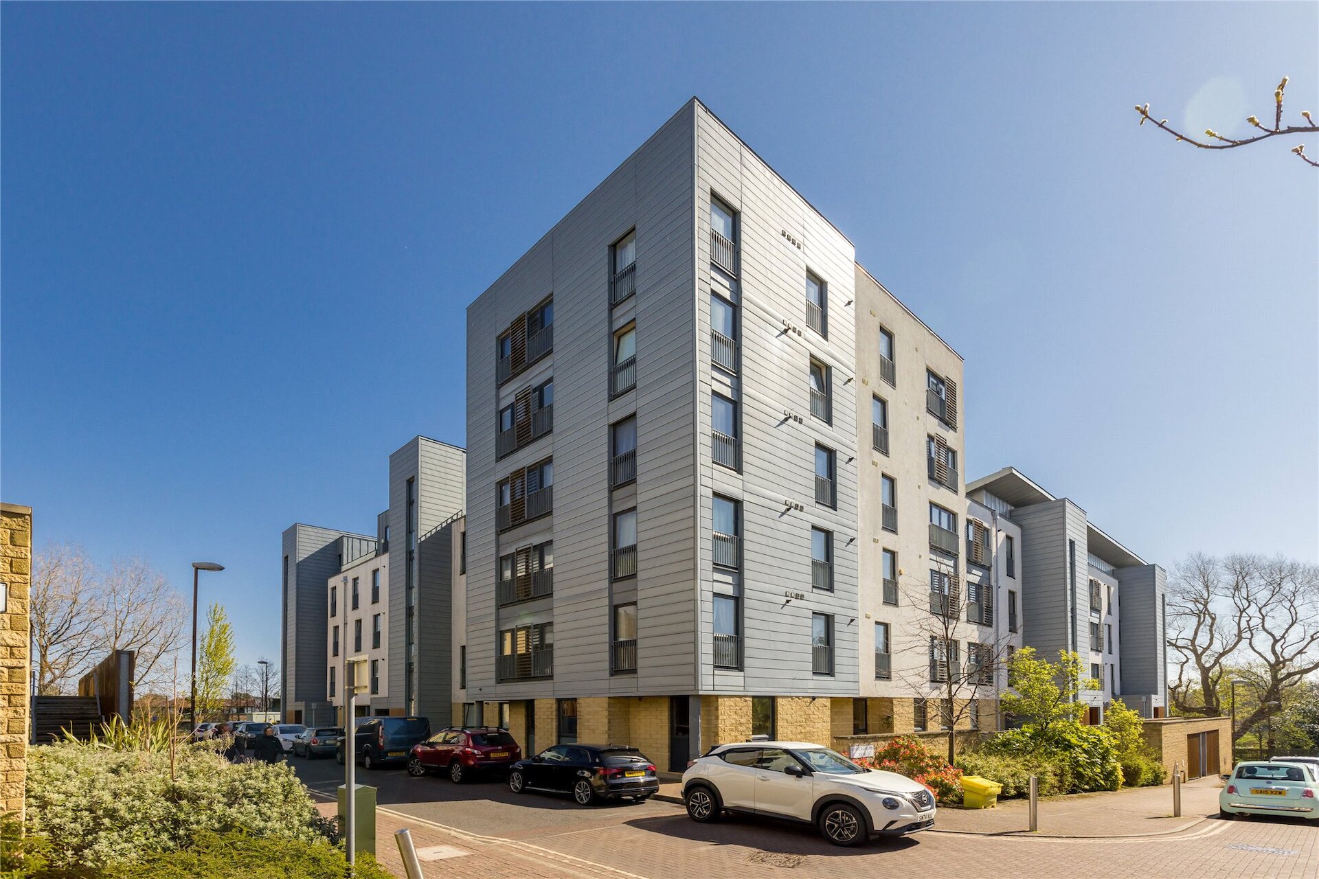 Flat 10, 32 Kimmerghame Drive, Fettes,, Edinburgh, EH4 2GJ - Picture #1