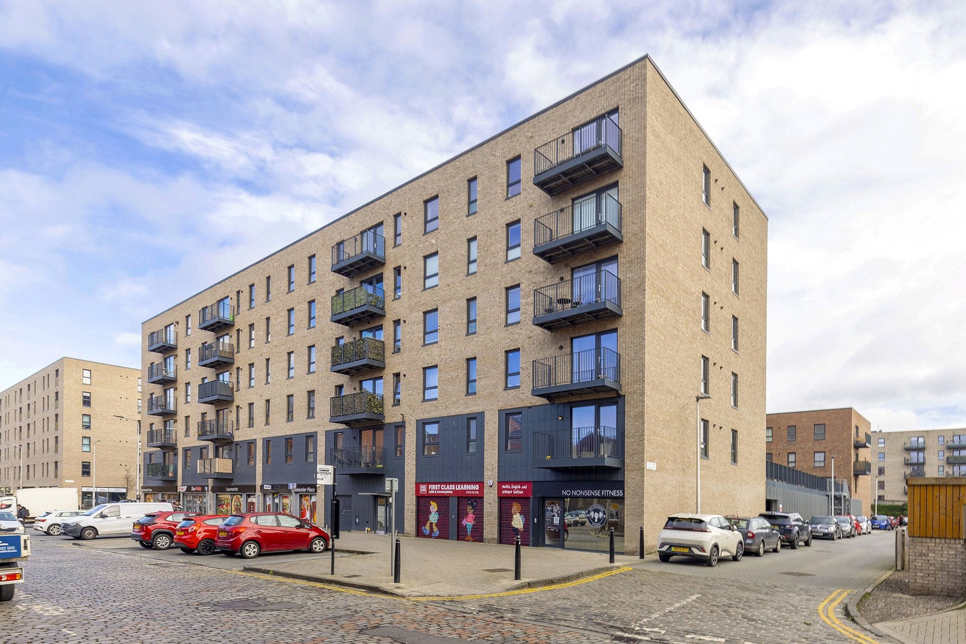 Flat 2, 19 Salamander Place, Edinburgh, EH6 7JJ - Picture #1