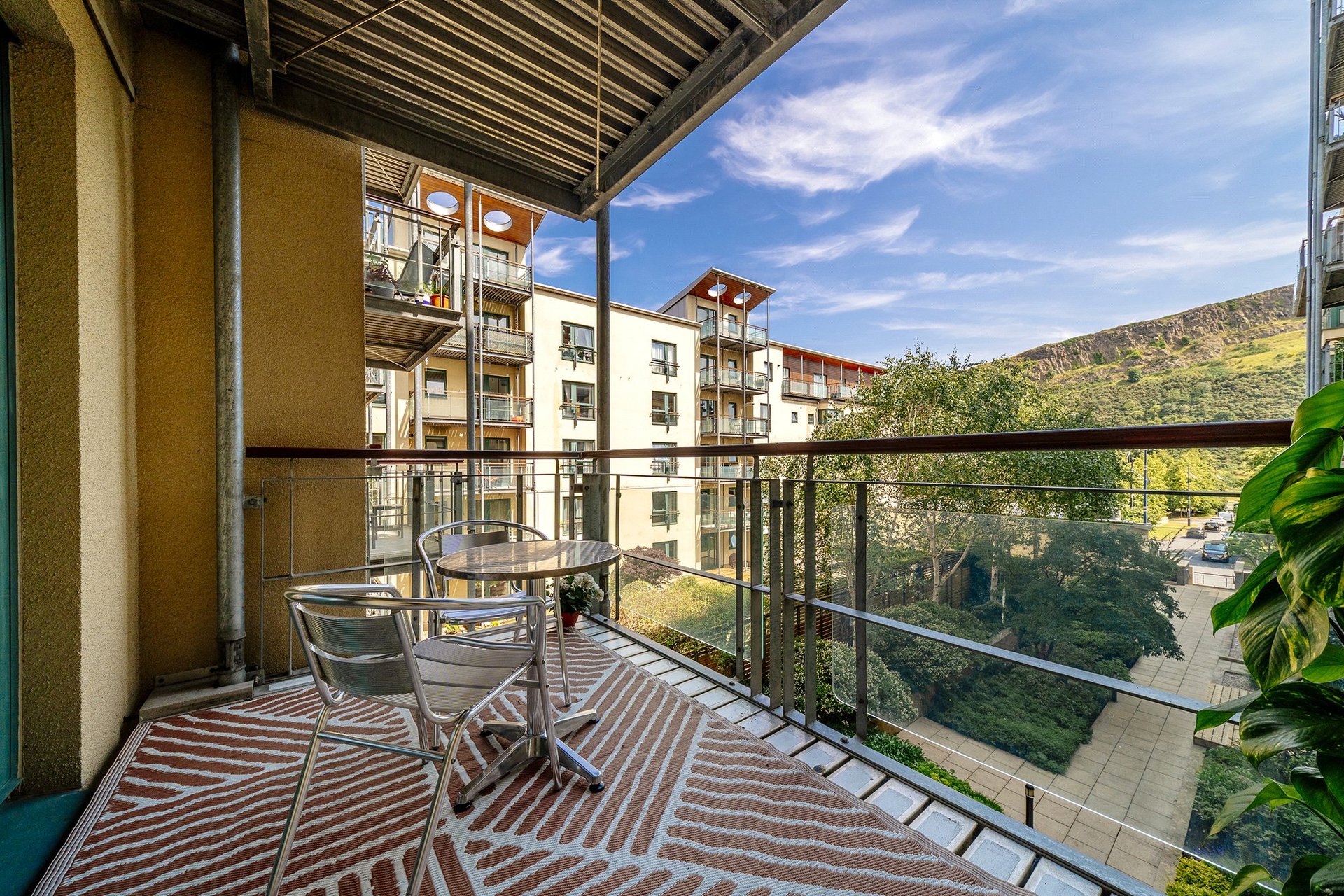 Flat 27 - The Park, 89 Holyrood Road, Holyrood, Edinburgh, EH8 8BA - Picture #3