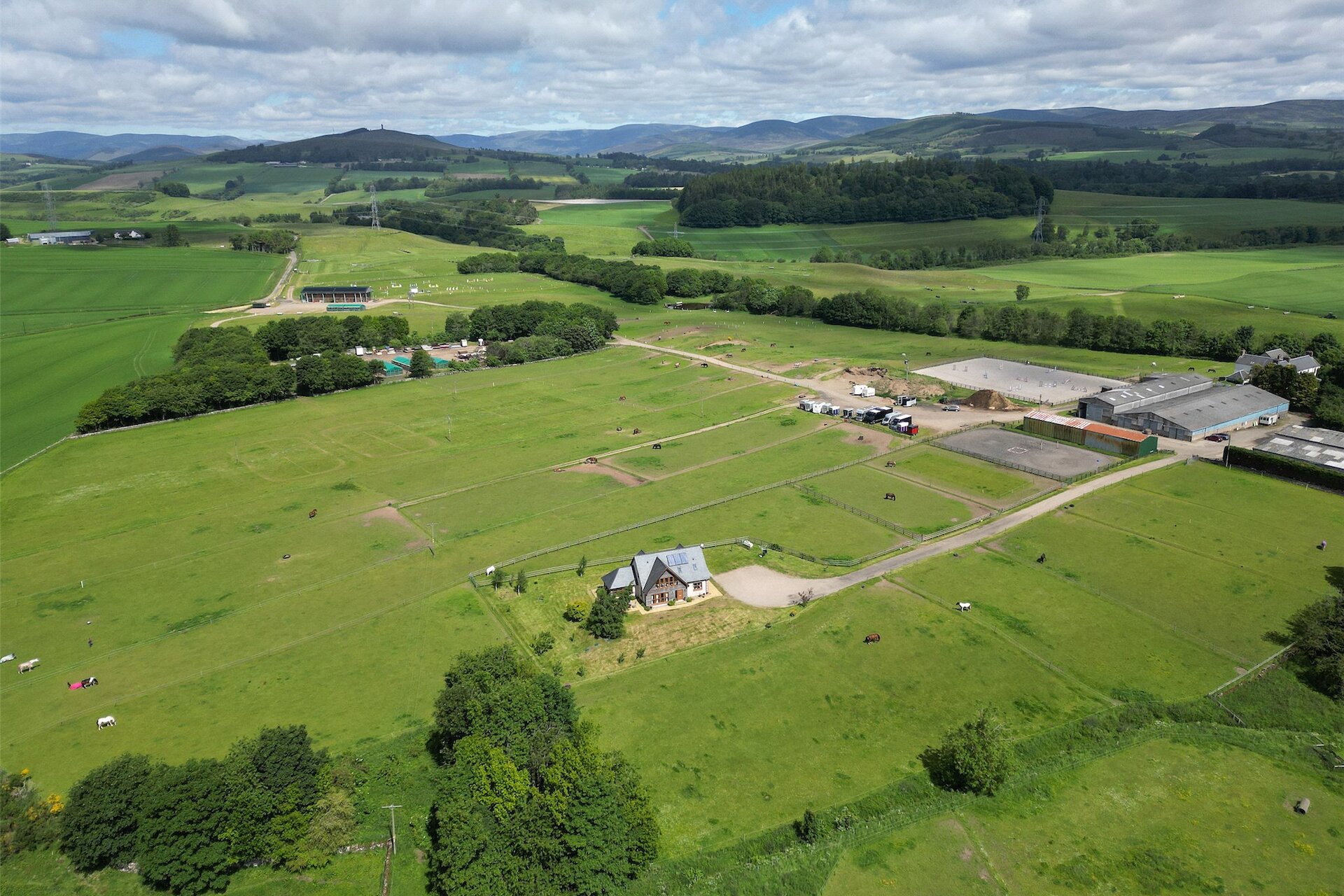 Auchlishie Farm, Kinnordy, Kirriemuir, Angus, DD8 4LS - Picture #1