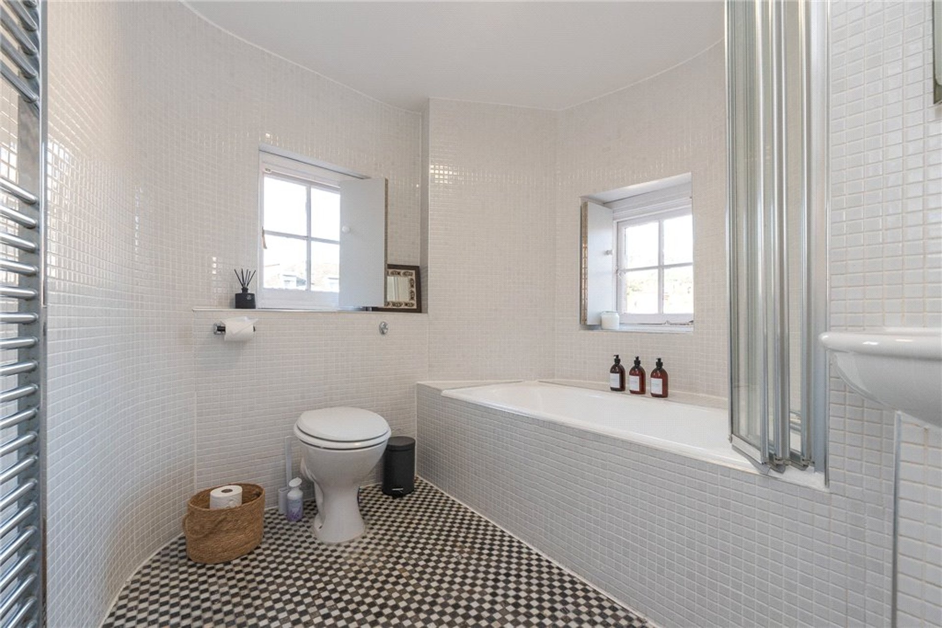 12/4 White Horse Close, 27 Canongate, Edinburgh, EH8 8BU - Picture #16