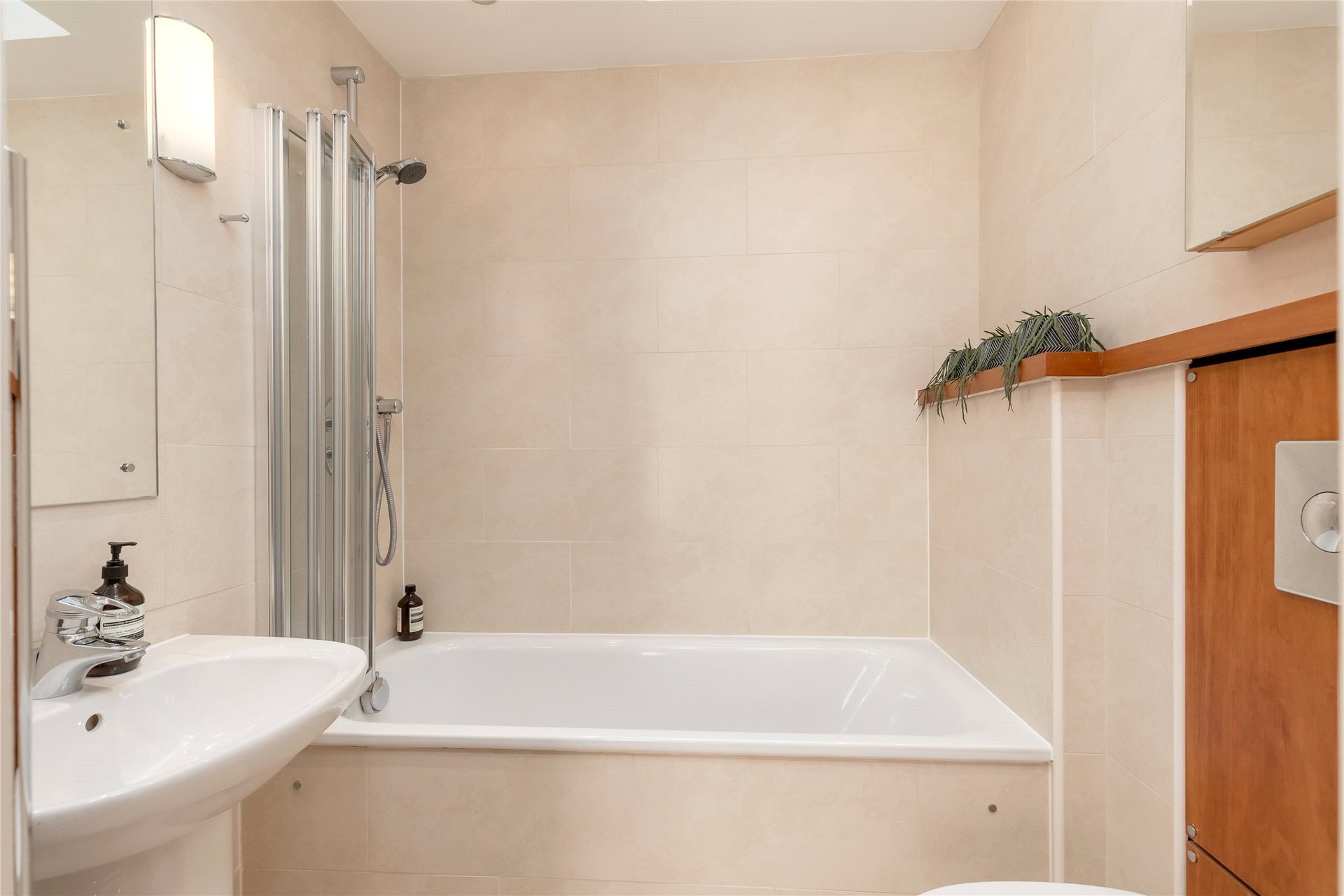Flat 38, The Park, 89 Holyrood Road, Edinburgh, EH8 8BA - Picture #17