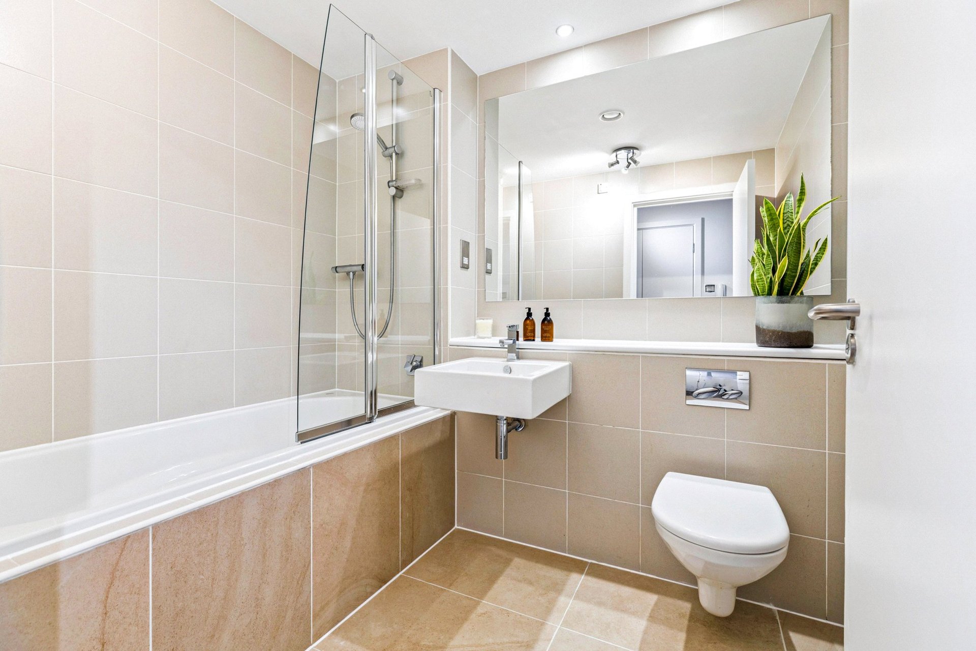 Flat 8/2 McIntyre & Hogg, 120 Ingram Street, Merchant City, Glasgow City, G1 1EJ - Picture #17