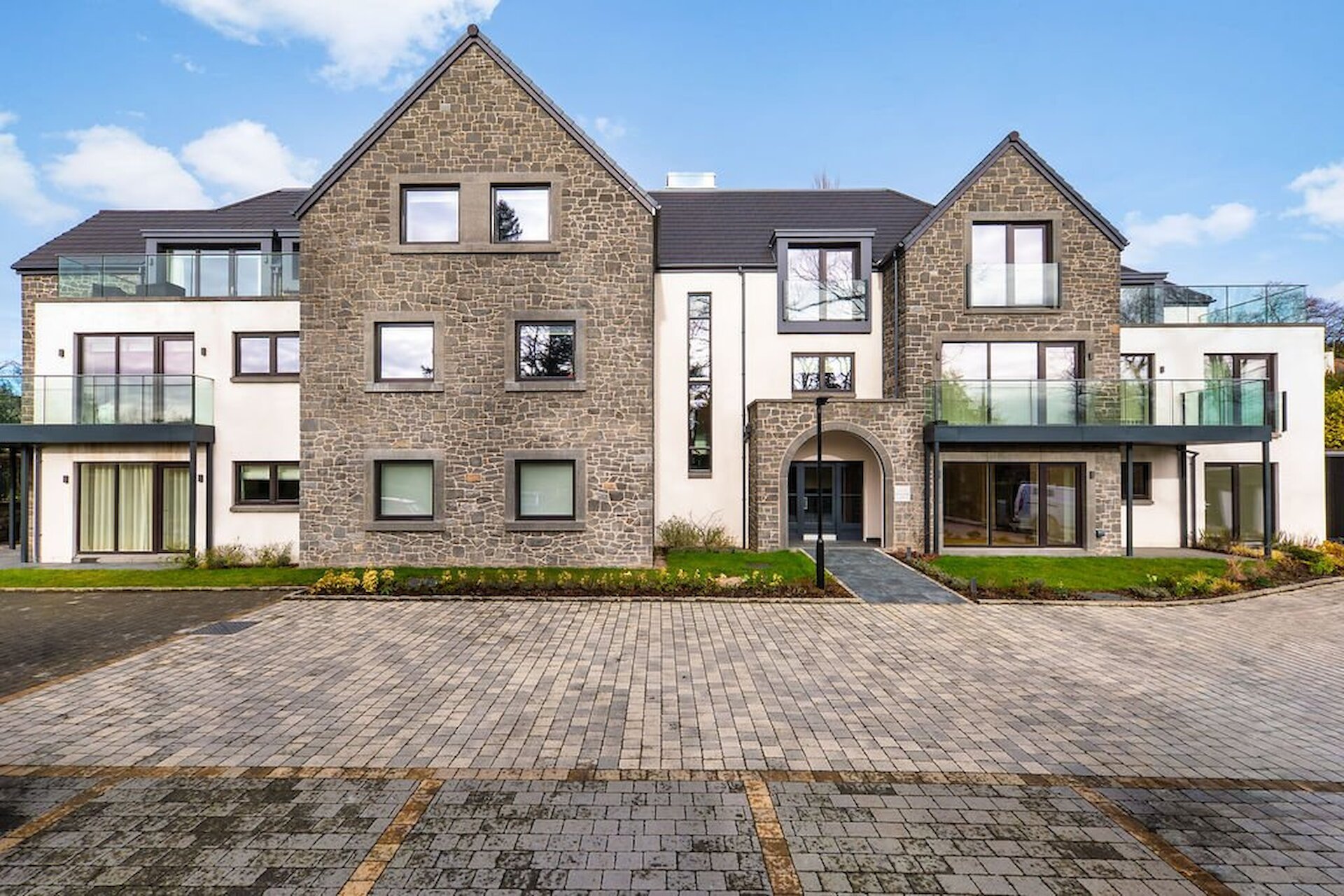 Apt 2, No.9 Barnton Avenue West, Edinburgh, EH4 6DF - Picture #1