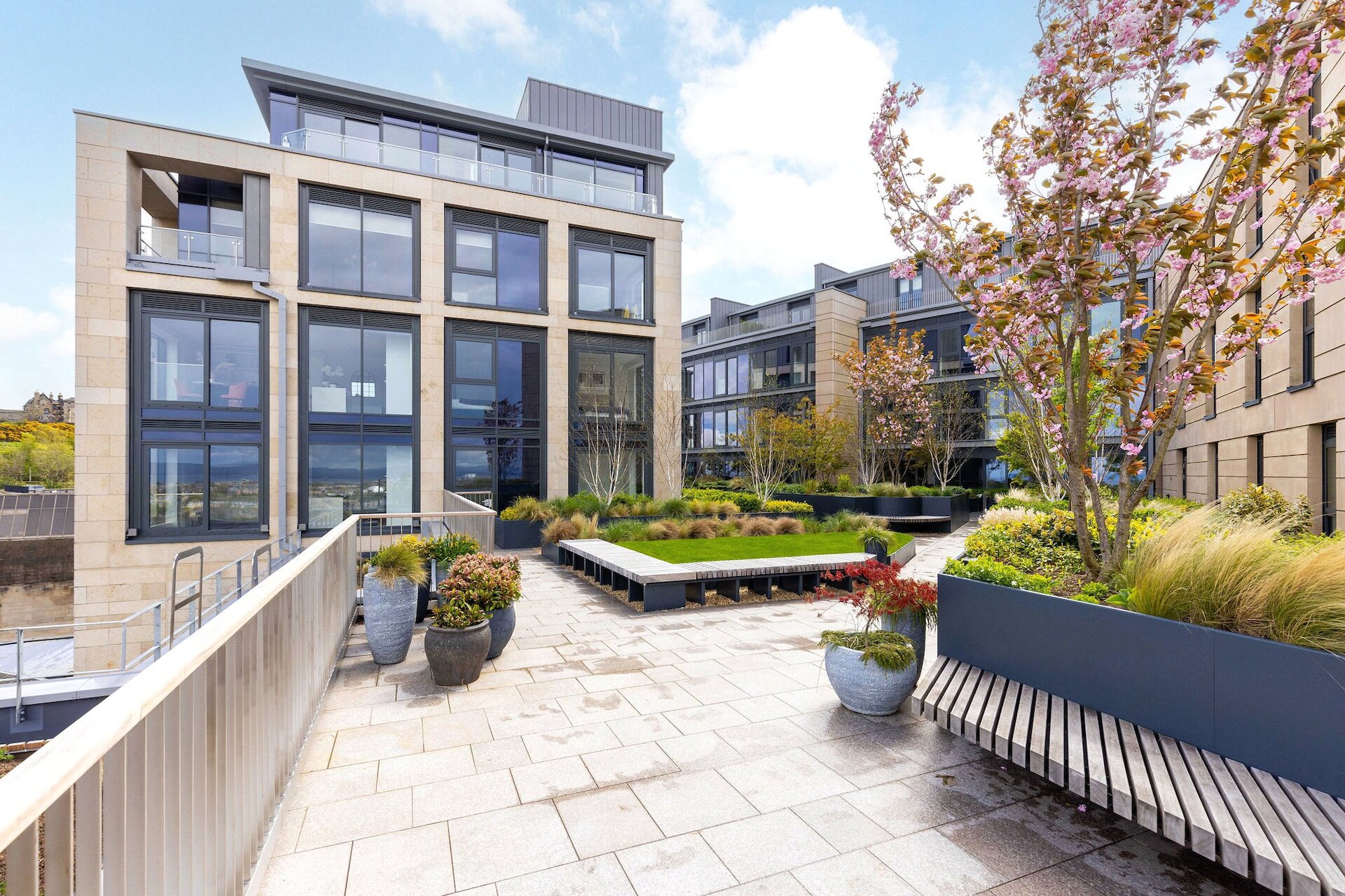 Flat 60 (Pavilion A), 1 St James Place, Edinburgh, Midlothian, EH1 3BP - Picture #1