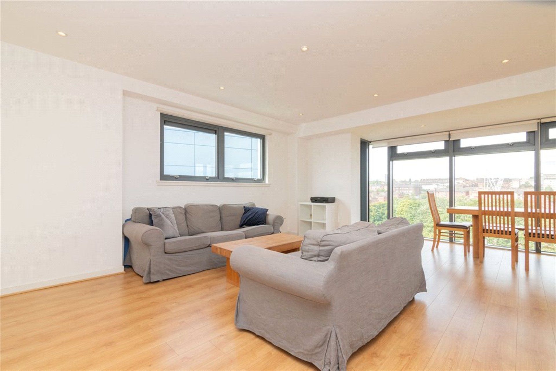 8/3, 1 Meadowside Quay Square, Glasgow, G11 6BS - Picture #3