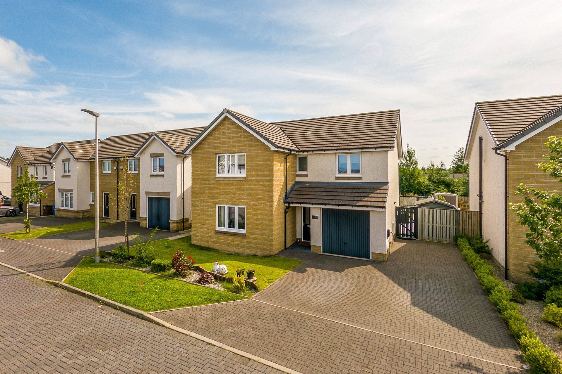 38 Sandray Gardens, Newton Mearns, Glasgow, G77 5GX - Picture #1
