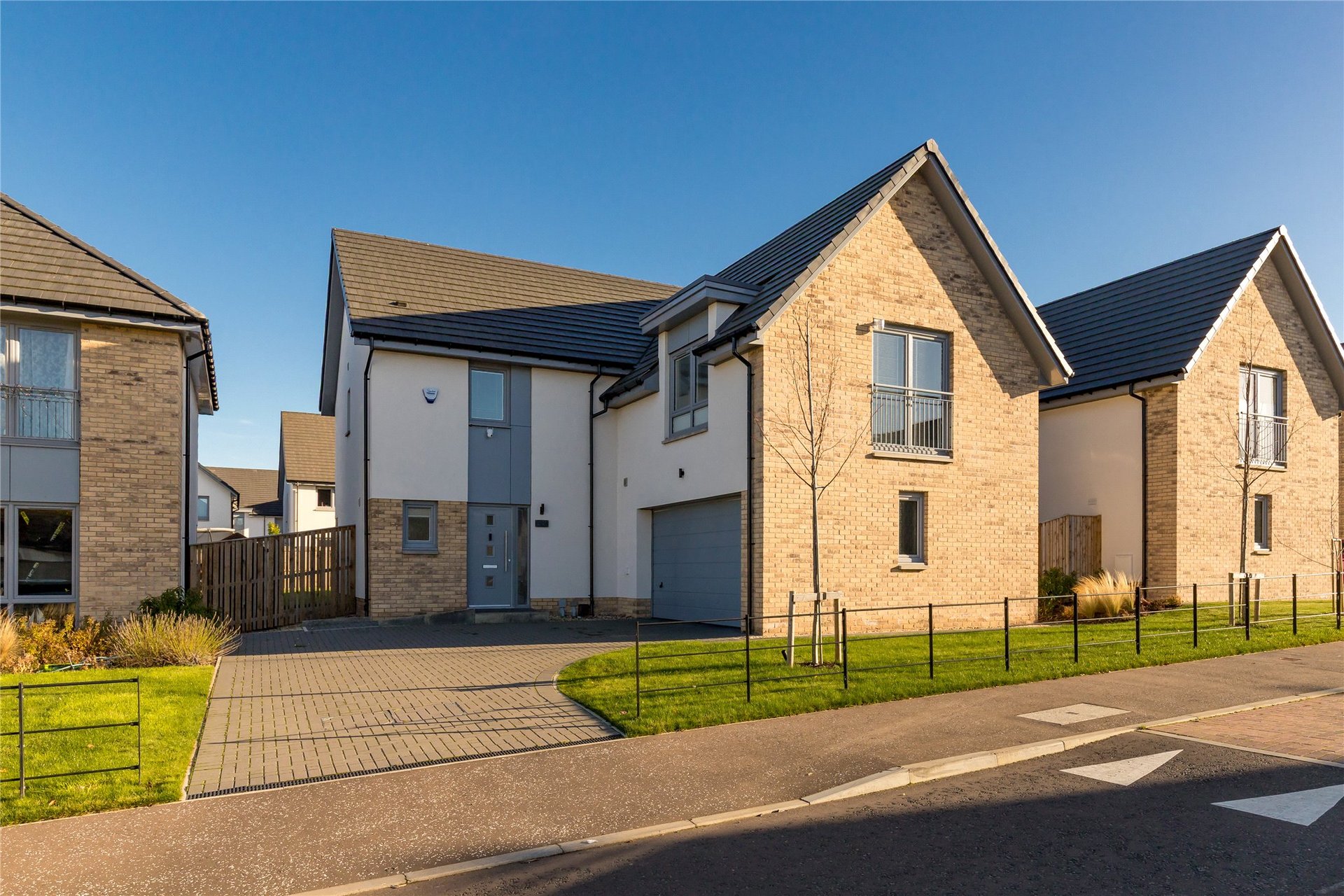 25 Meadowsweet Drive, Edinburgh, Midlothian, EH4 8FD - Picture #1