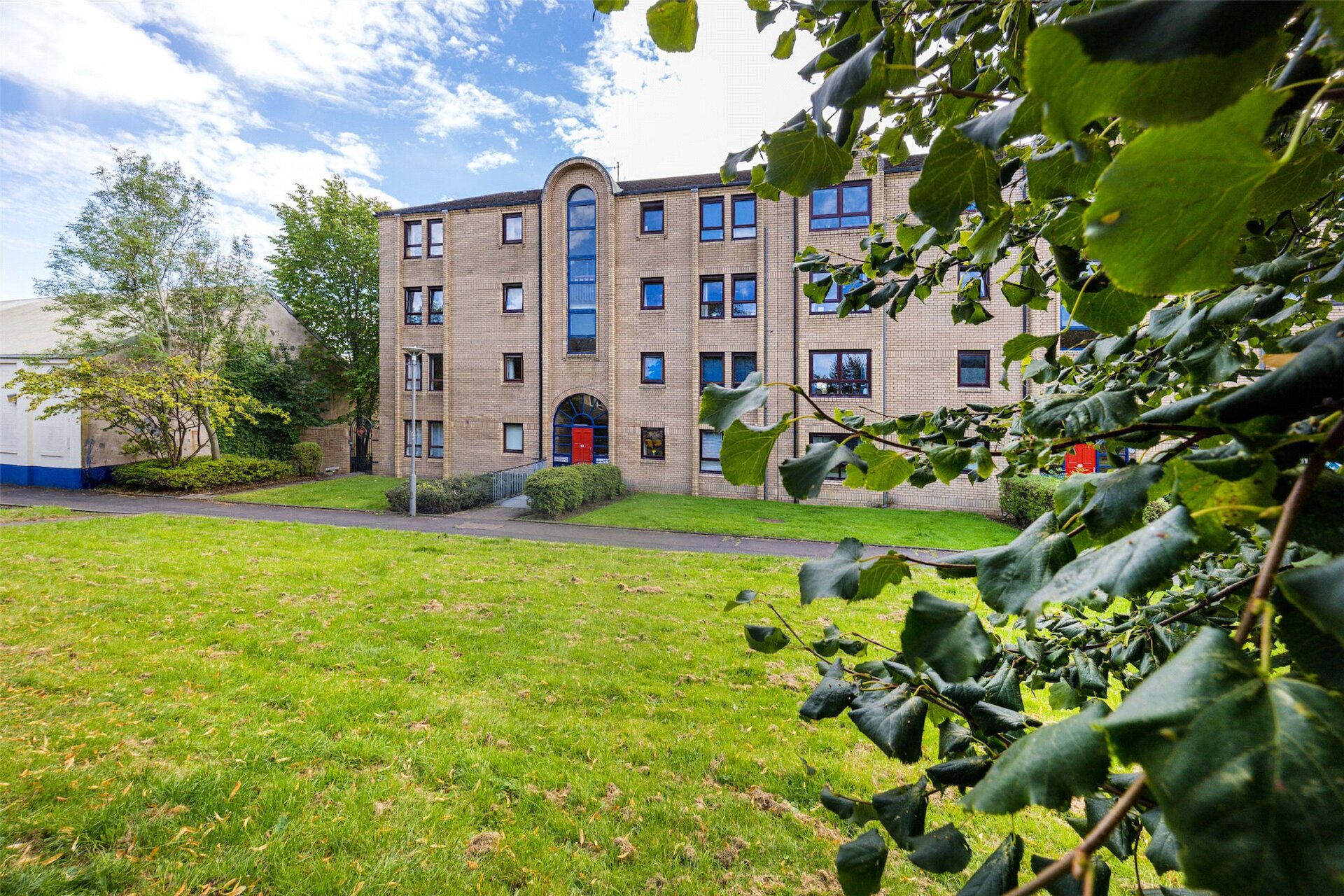 Flat 2/2, 17 Overnewton Square, Yorkhill, Glasgow, G3 8RW - Picture #1
