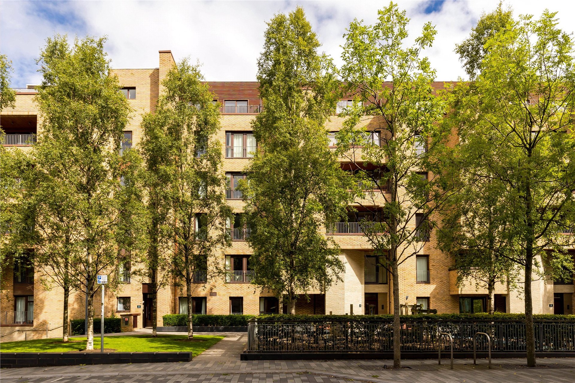 3/2 McEwan Square, Fountainbridge, Edinburgh, EH3 8EL - Picture #2